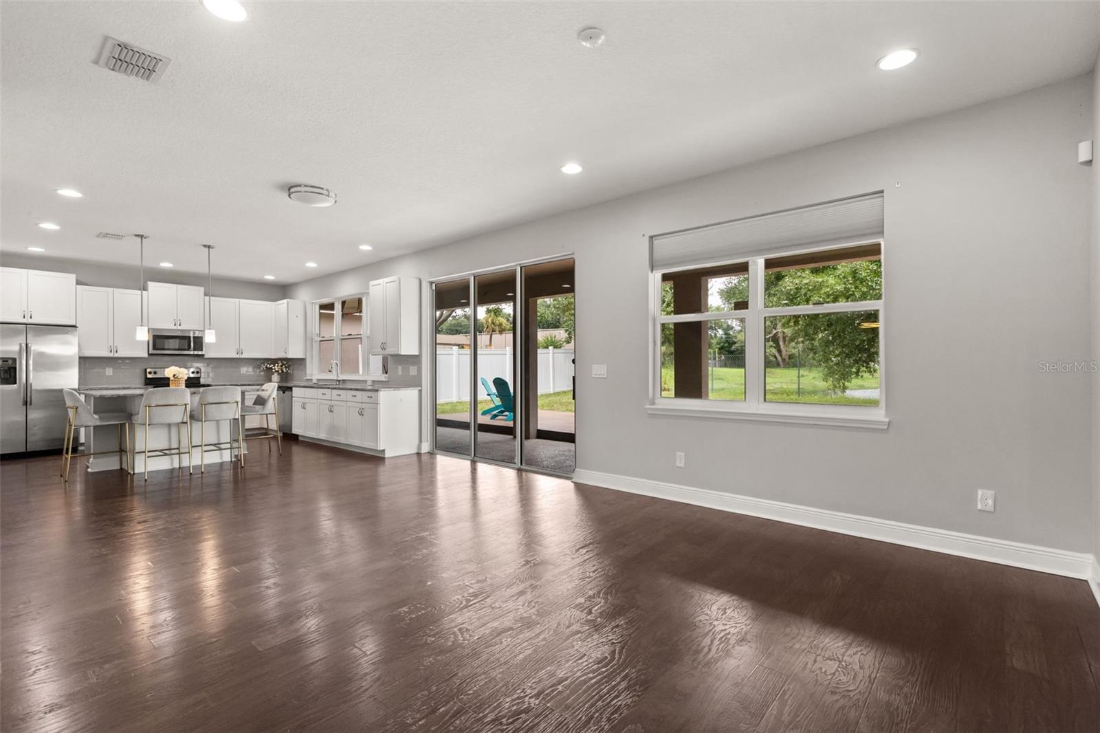 2813 Roseglen Way Property Photo 10