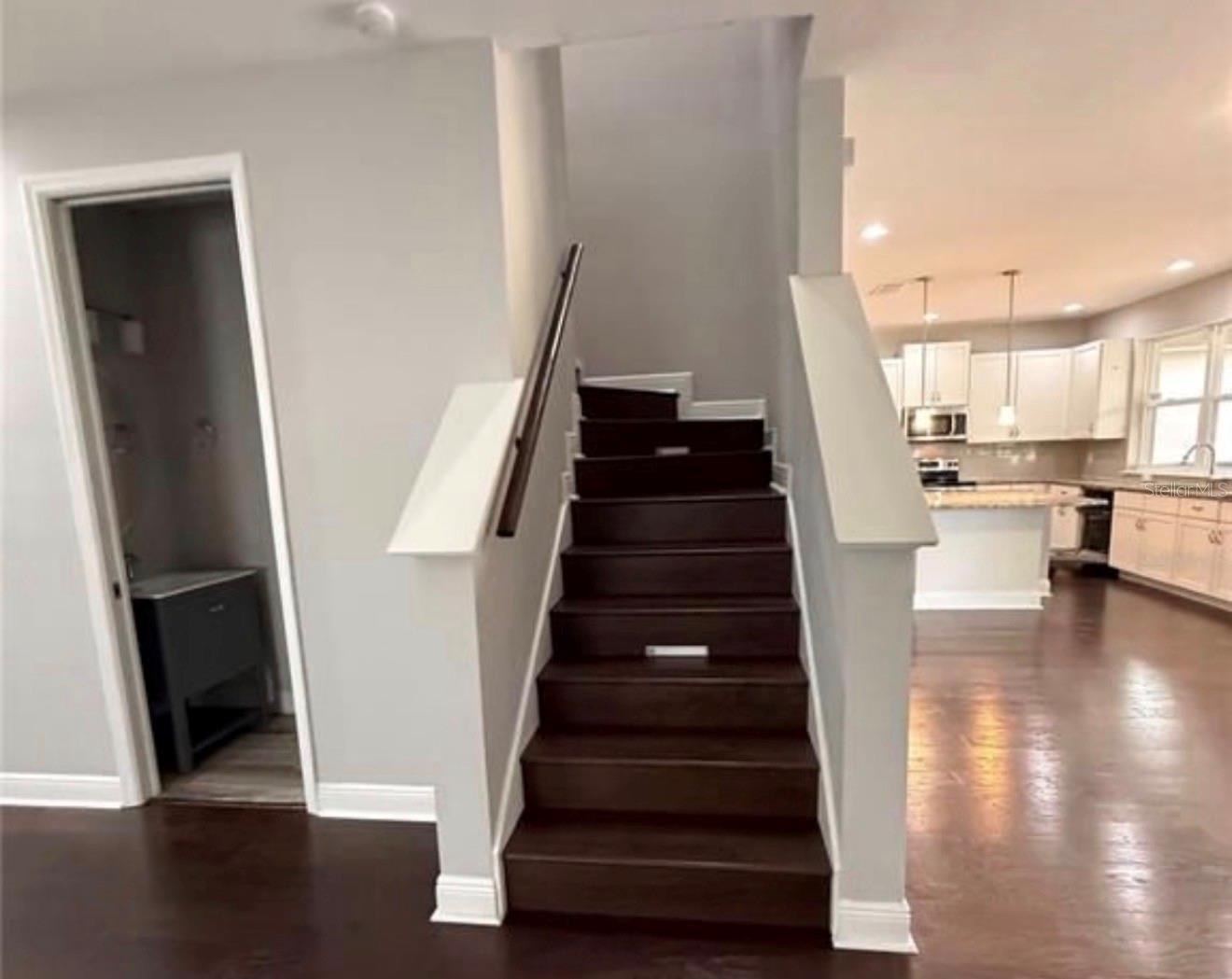 2813 Roseglen Way Property Photo 18