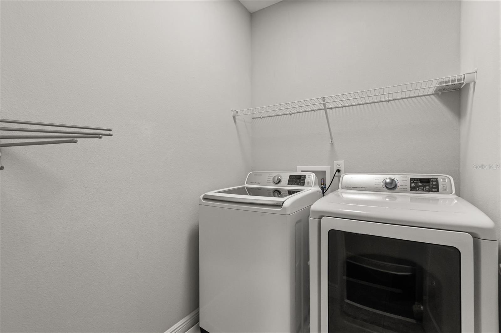 2813 Roseglen Way Property Photo 27