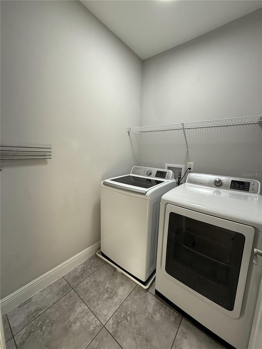 2813 Roseglen Way Property Photo 29