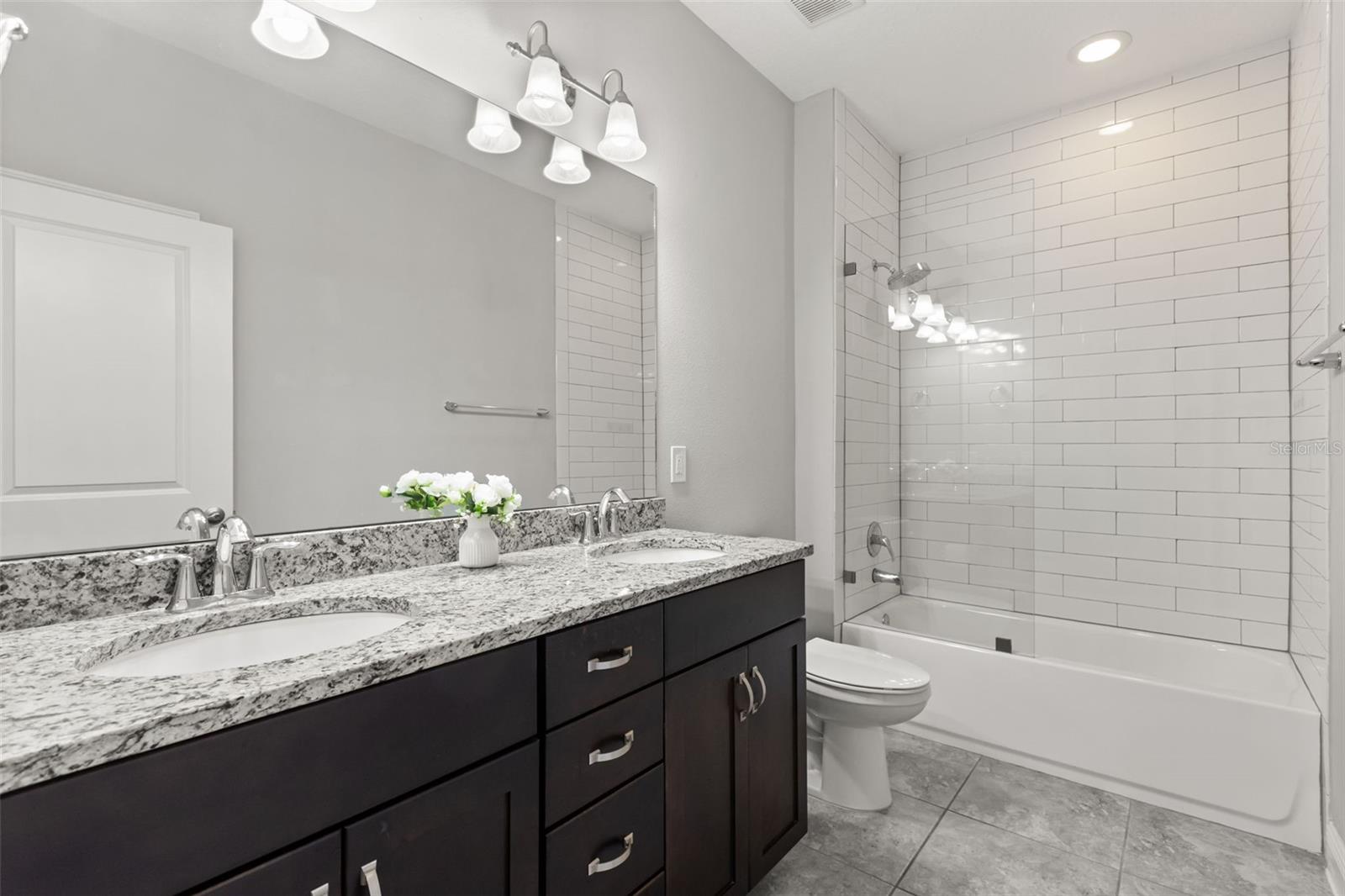 2813 Roseglen Way Property Photo 30