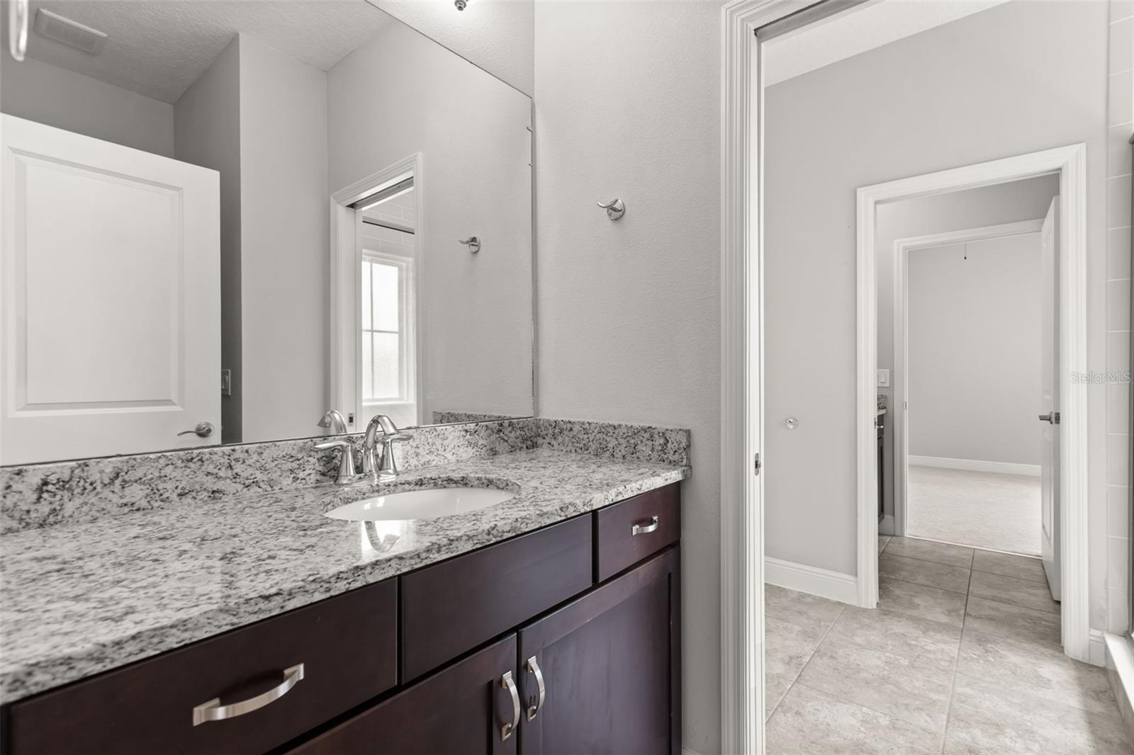 2813 Roseglen Way Property Photo 33