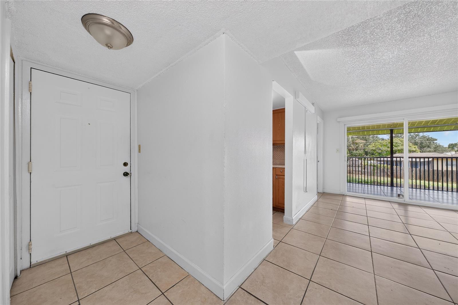 803 Sky Lake Cir #d Property Photo 5