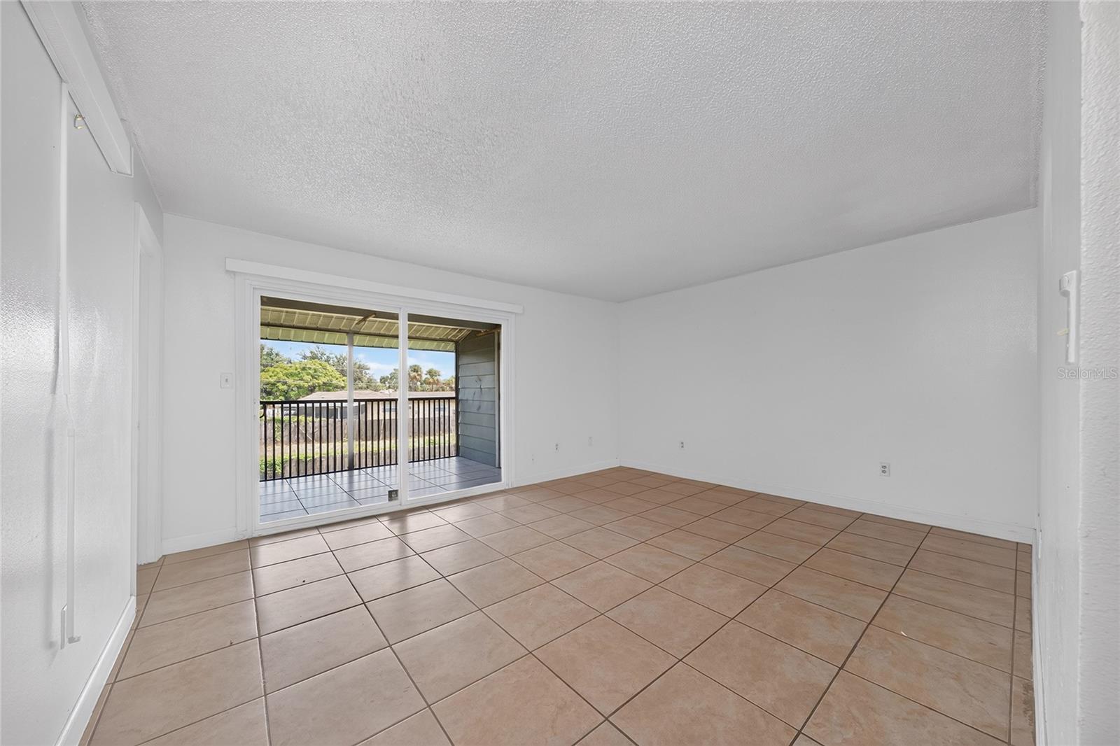 803 Sky Lake Cir #d Property Photo 6