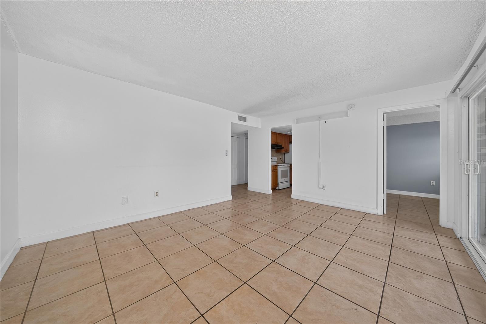 803 Sky Lake Cir #d Property Photo 7