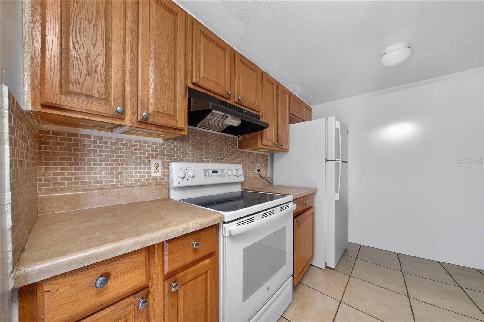 803 Sky Lake Cir #d Property Photo 8