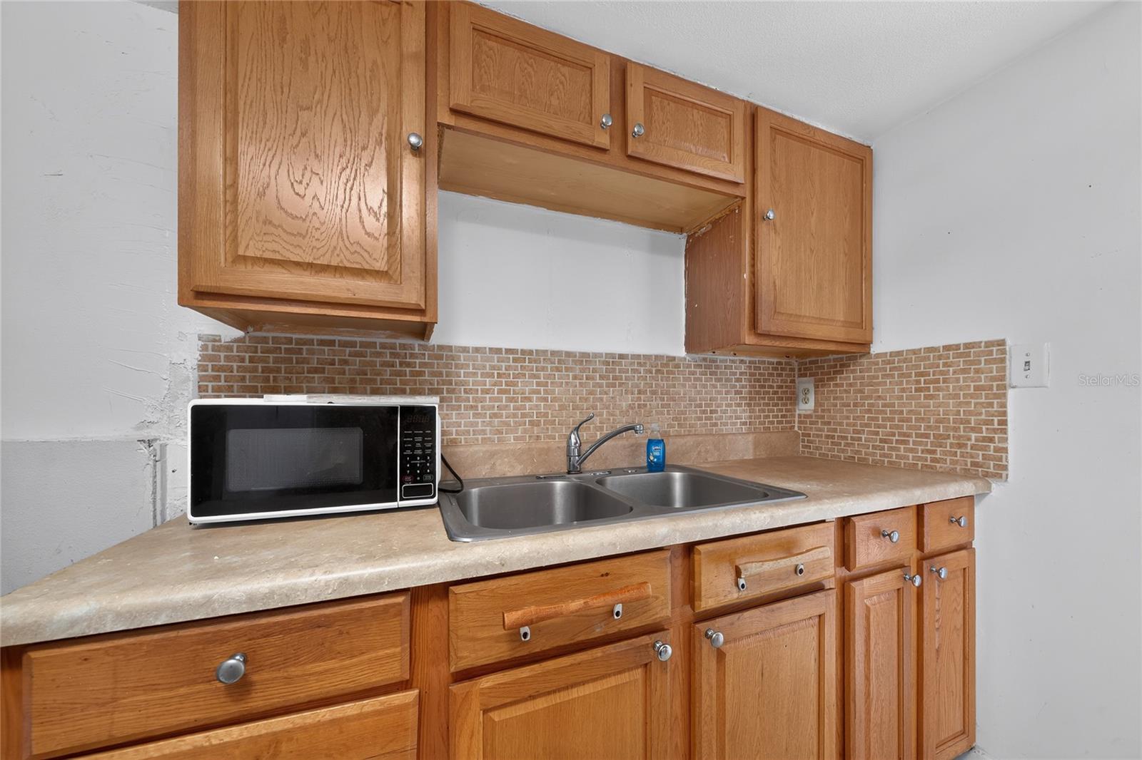 803 Sky Lake Cir #d Property Photo 9