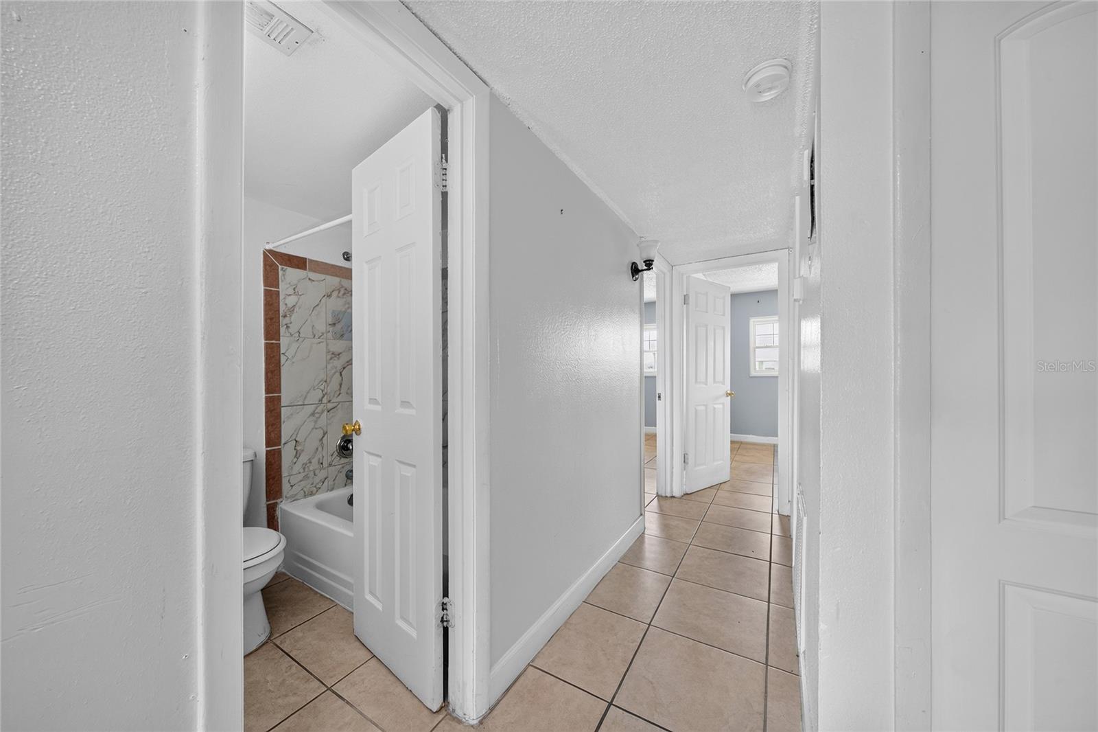 803 Sky Lake Cir #d Property Photo 12