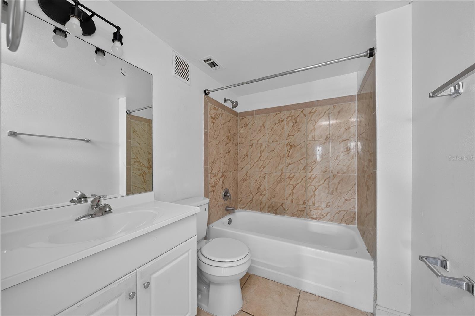 803 Sky Lake Cir #d Property Photo 16