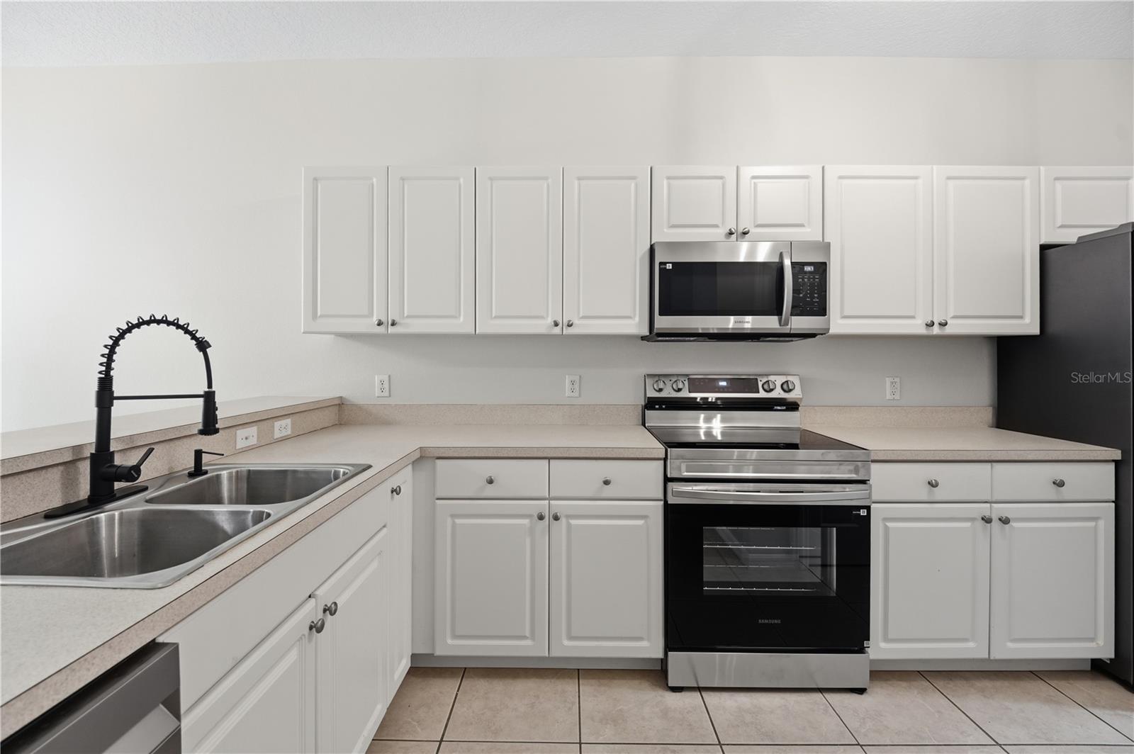 3420 Home Town Ln Property Photo 10