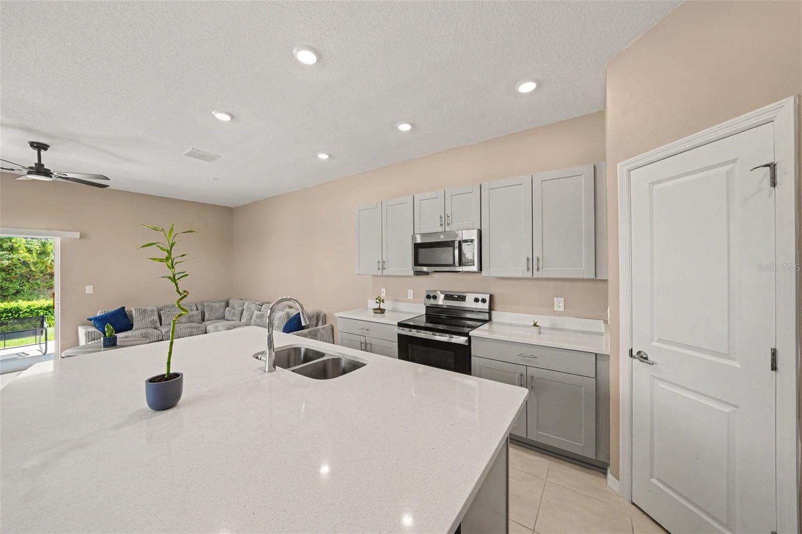 5170 Quakers Pl Property Photo 6