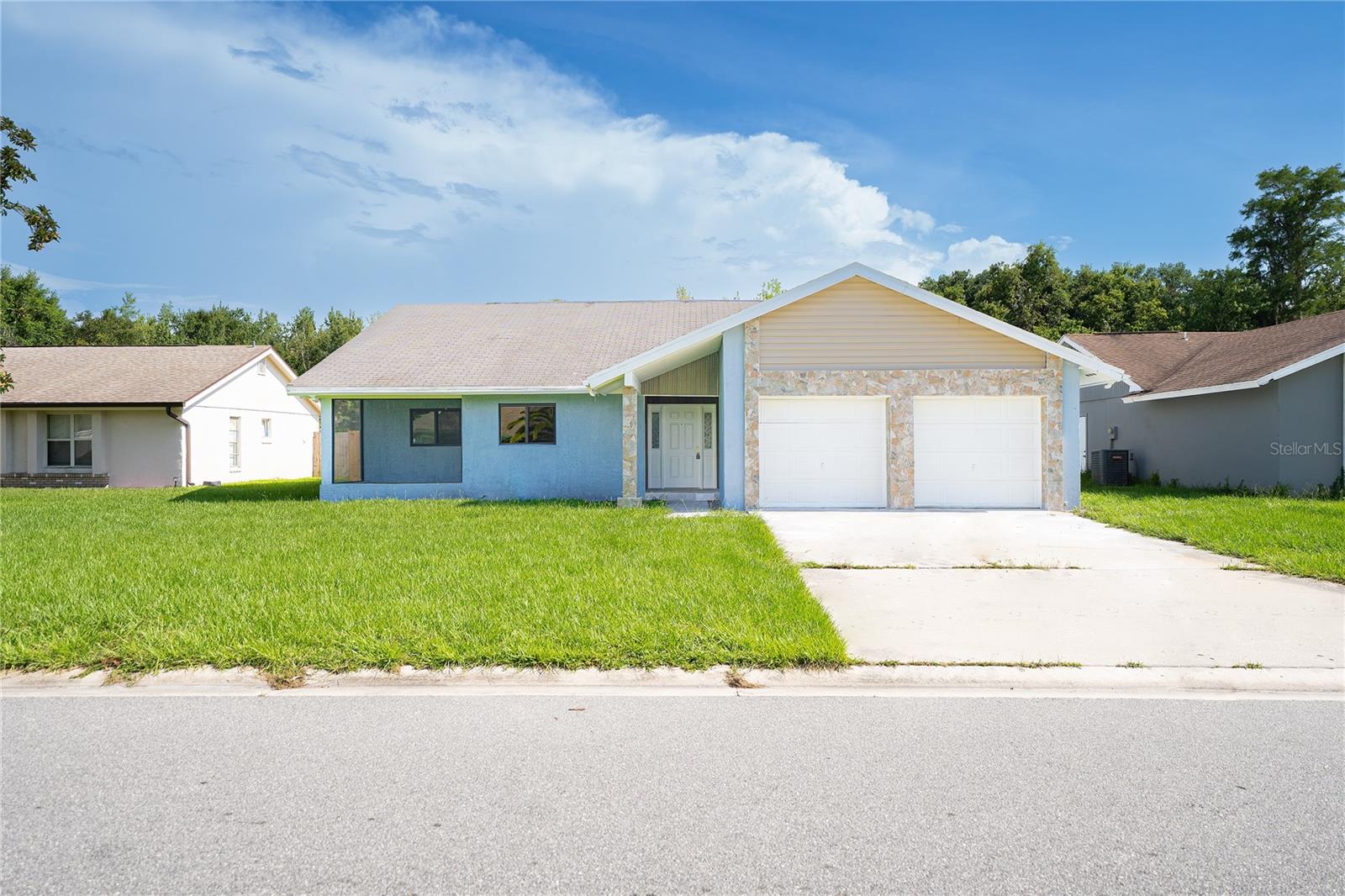 848 E Flag Ln Property Photo 1