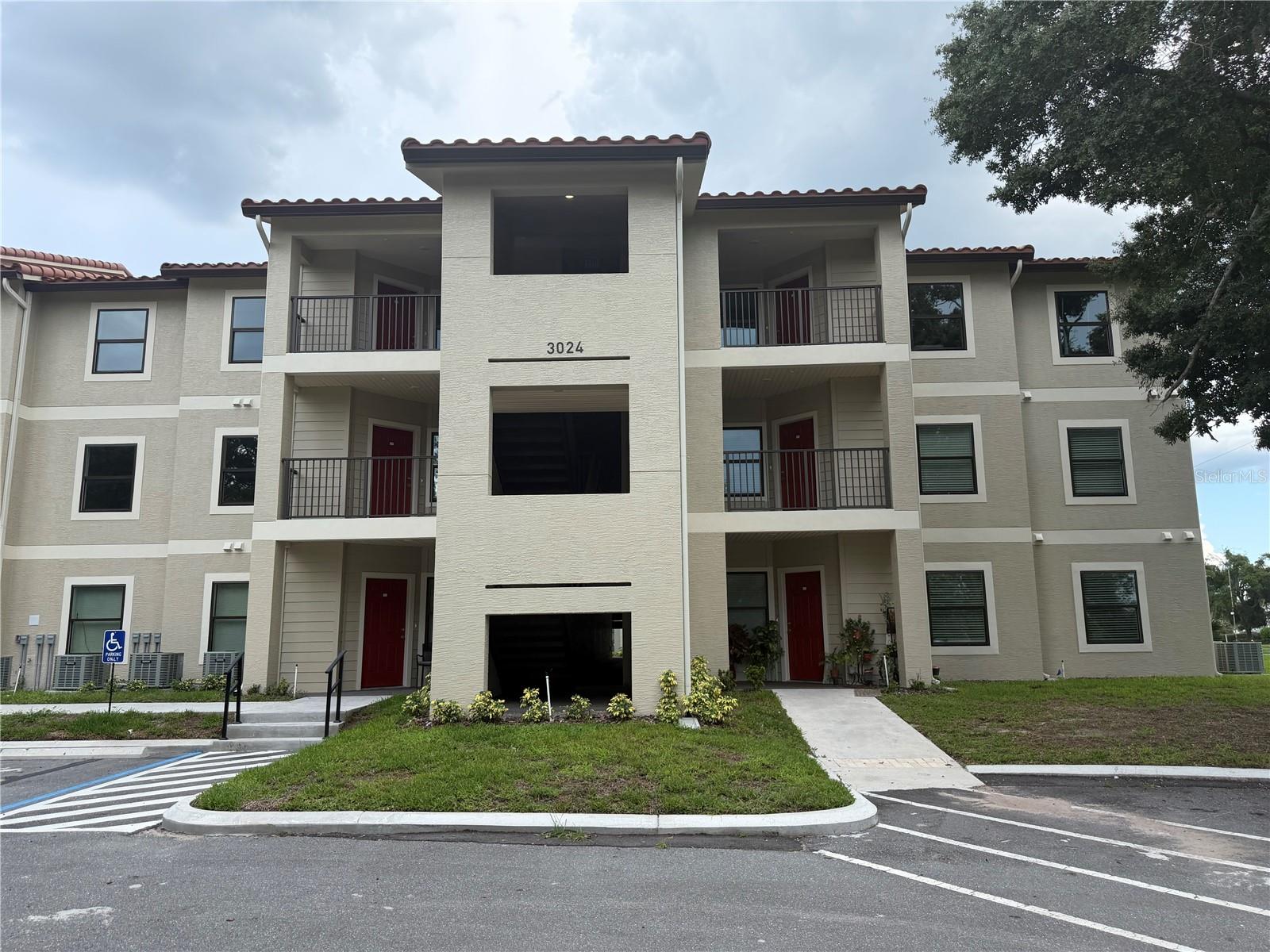 3024 Parkway Blvd #306 Property Photo 1