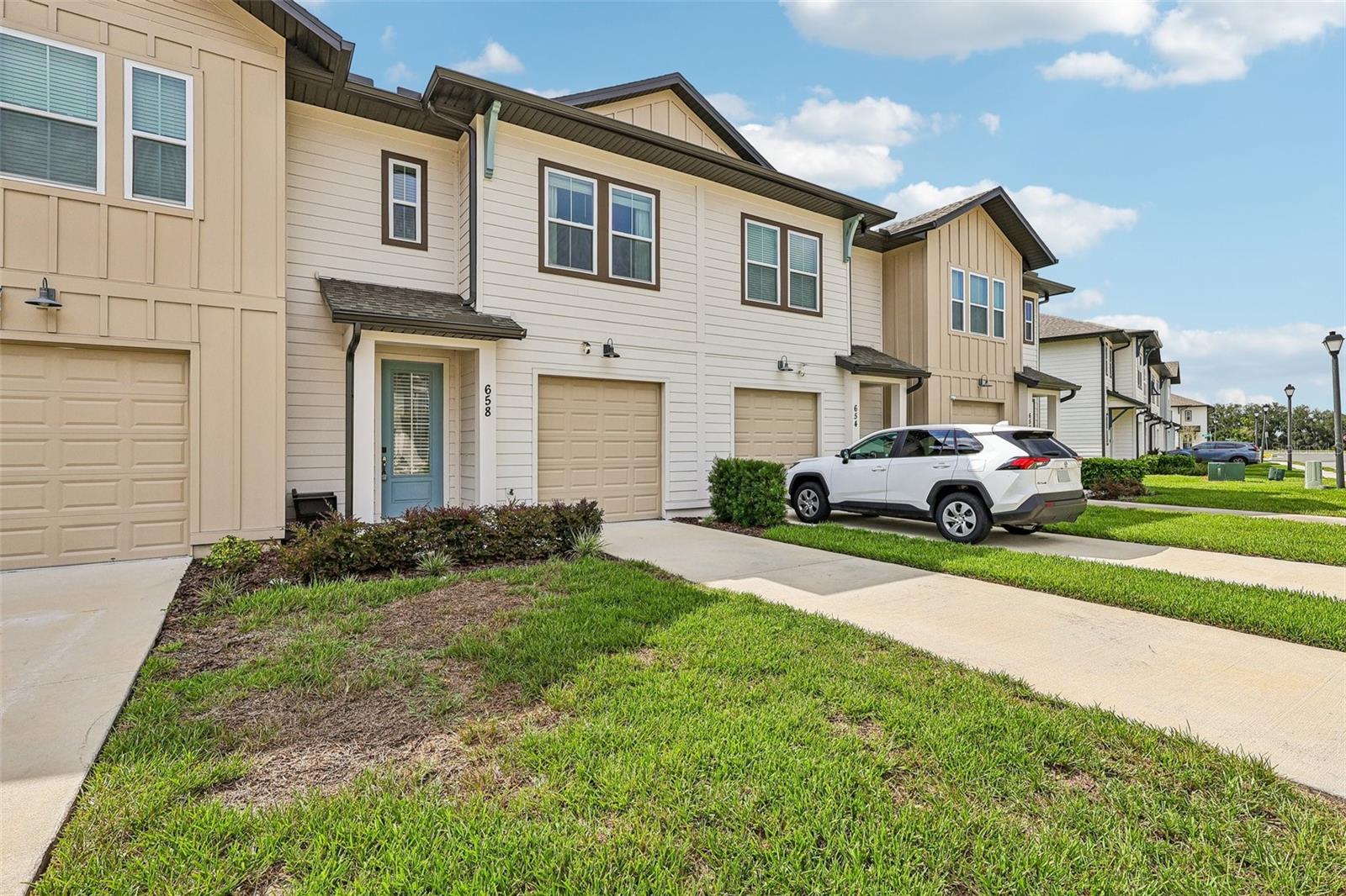 658 Longboat Dr Property Photo 4