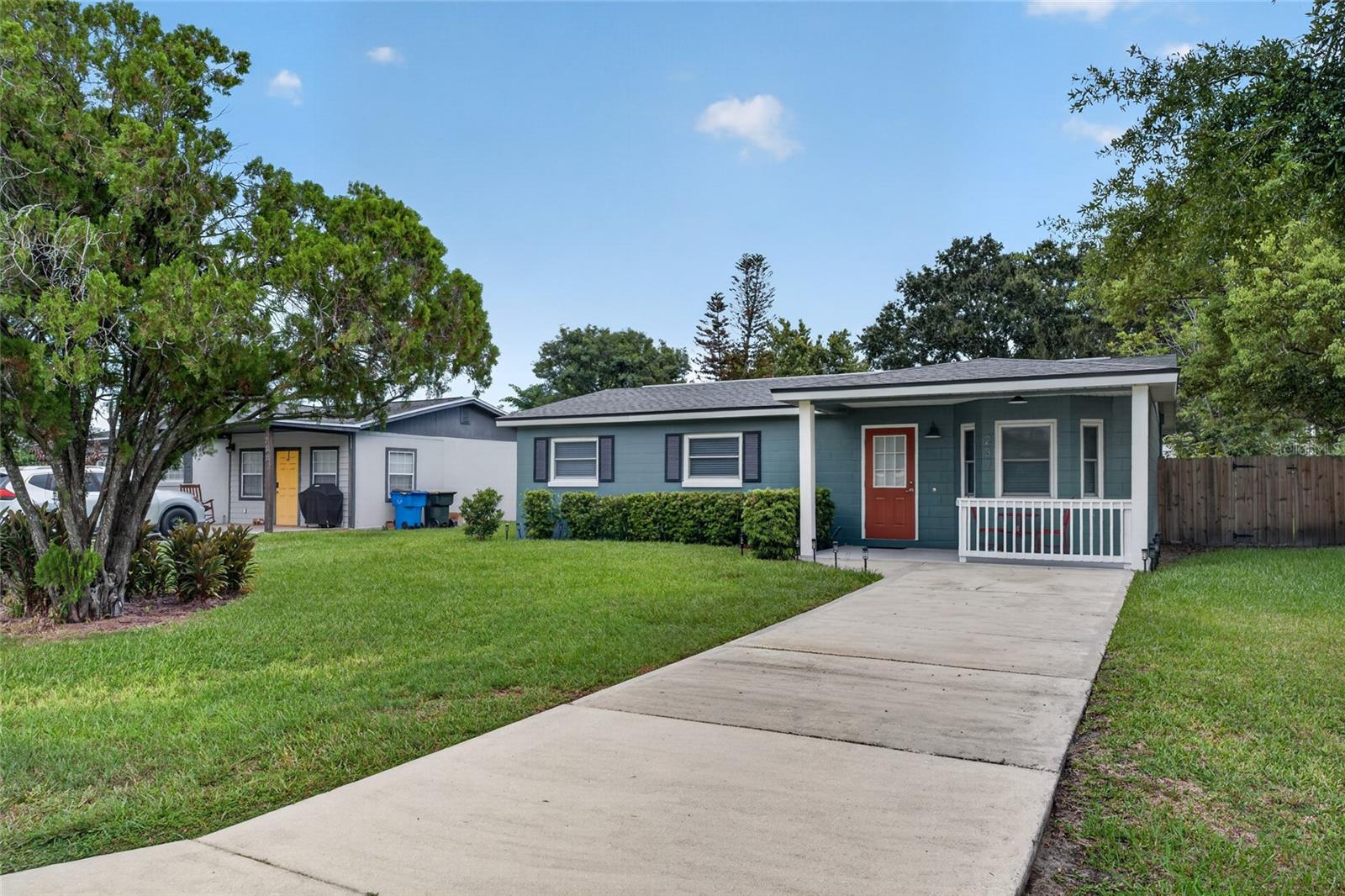 237 California Ave Property Photo 3