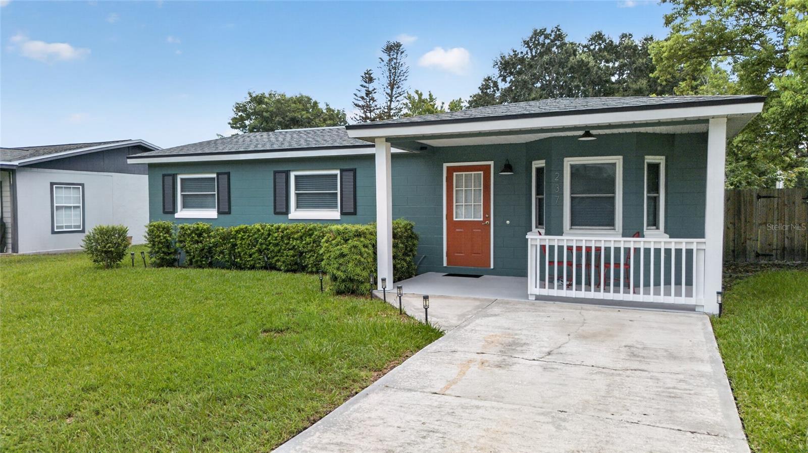 237 California Ave Property Photo 4