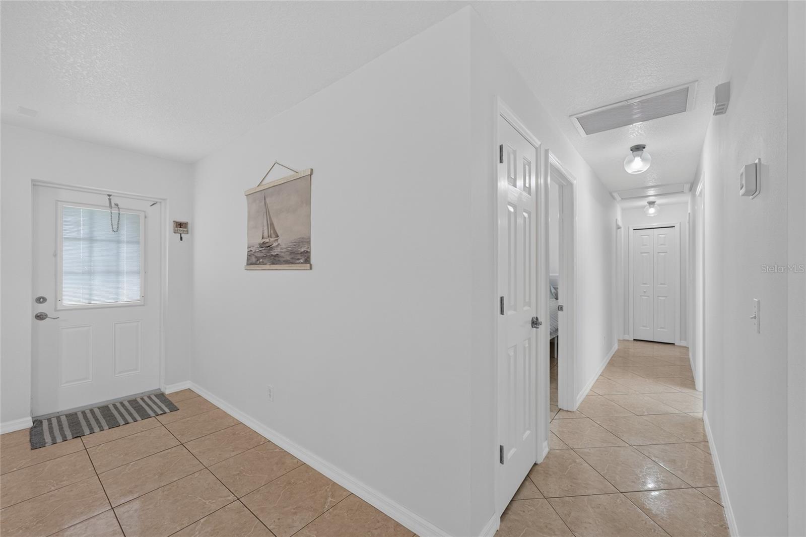 237 California Ave Property Photo 6