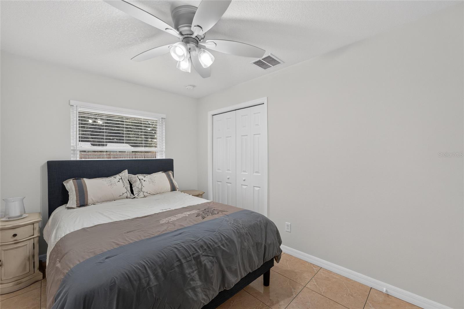 237 California Ave Property Photo 19