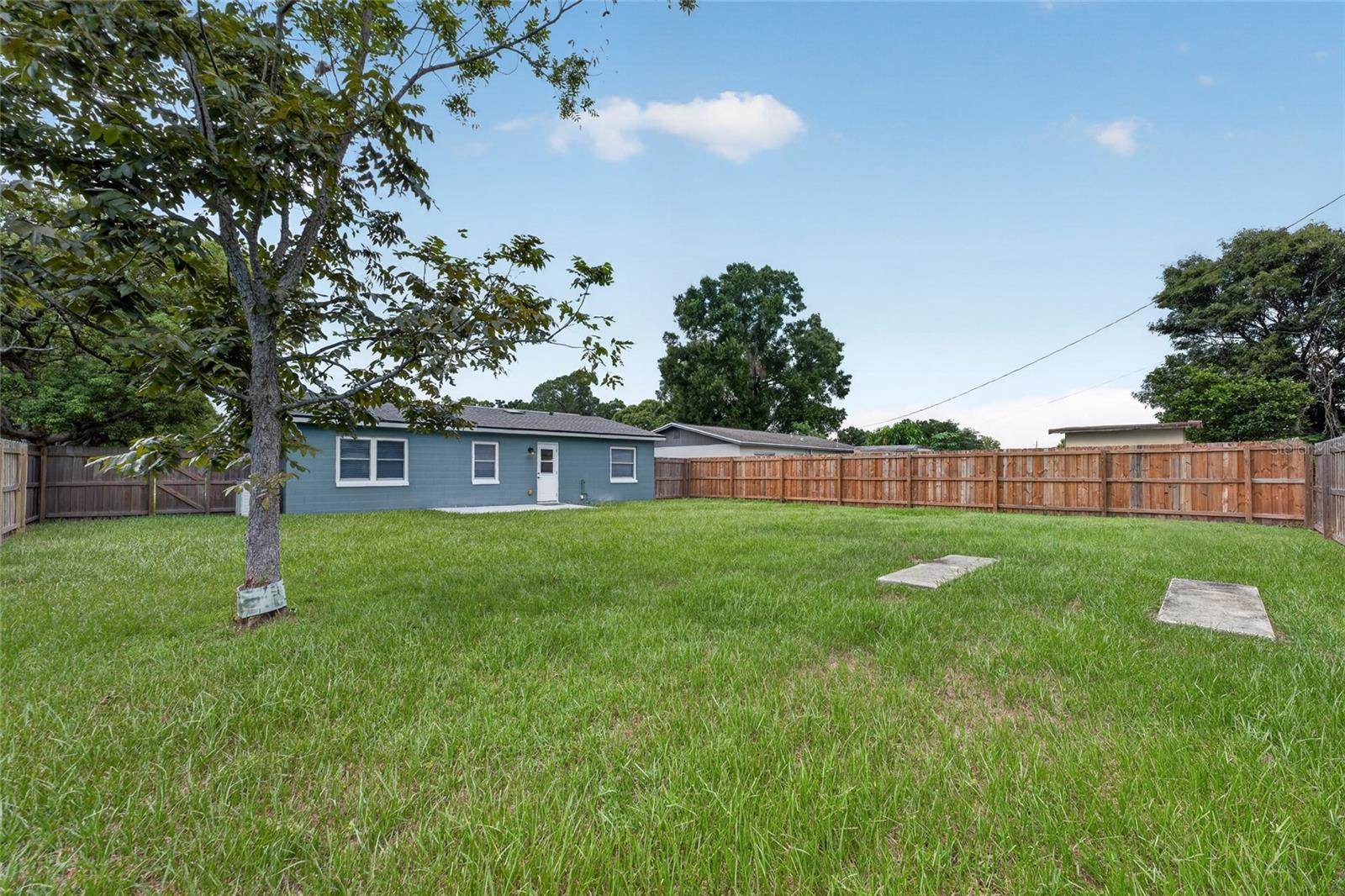 237 California Ave Property Photo 24