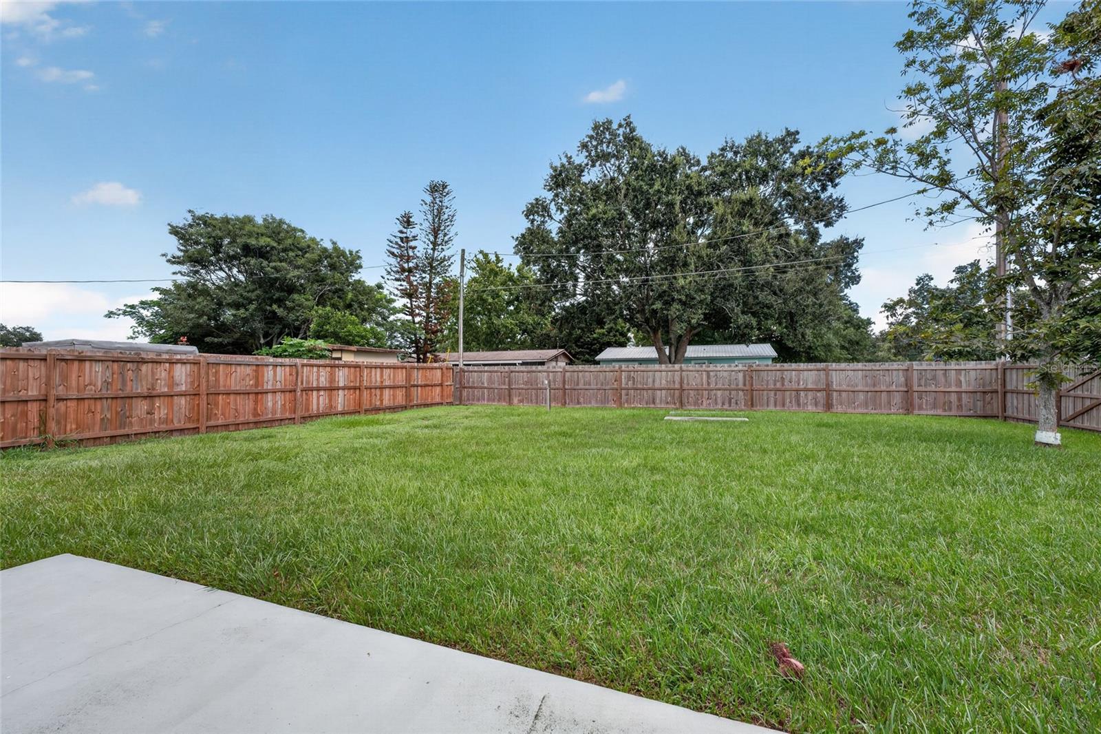 237 California Ave Property Photo 25