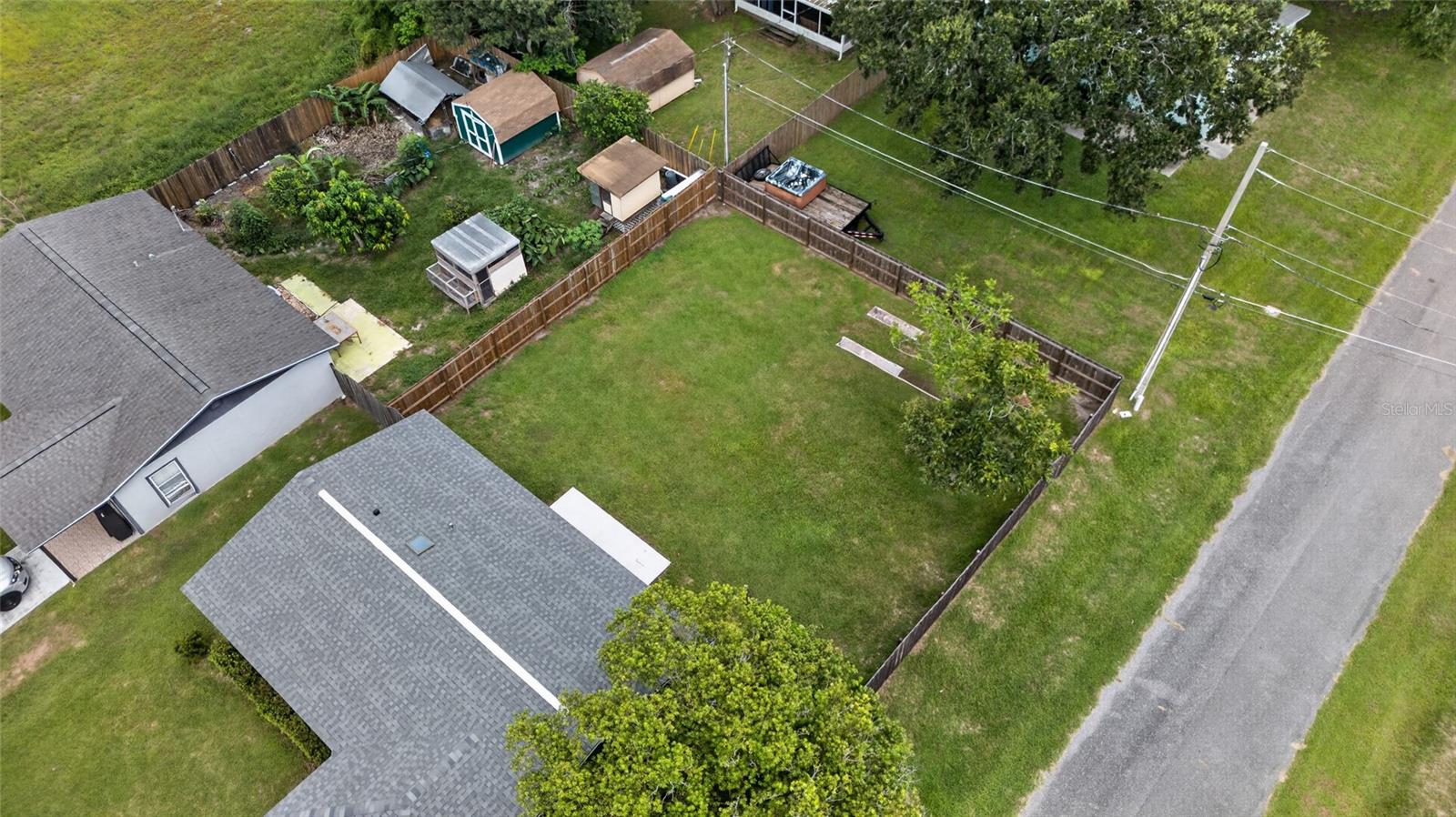 237 California Ave Property Photo 30