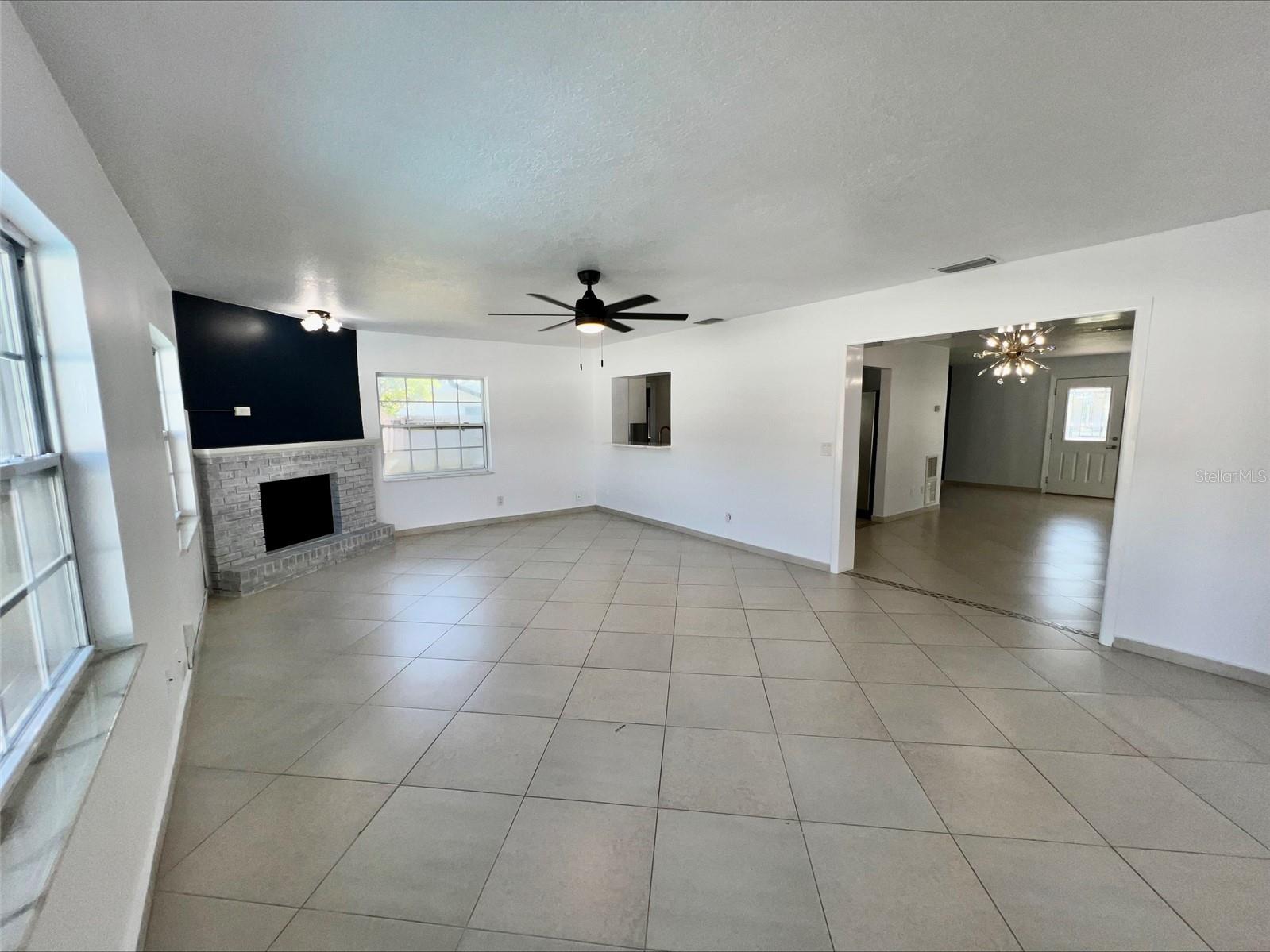 1211 Lehigh St Property Photo 3