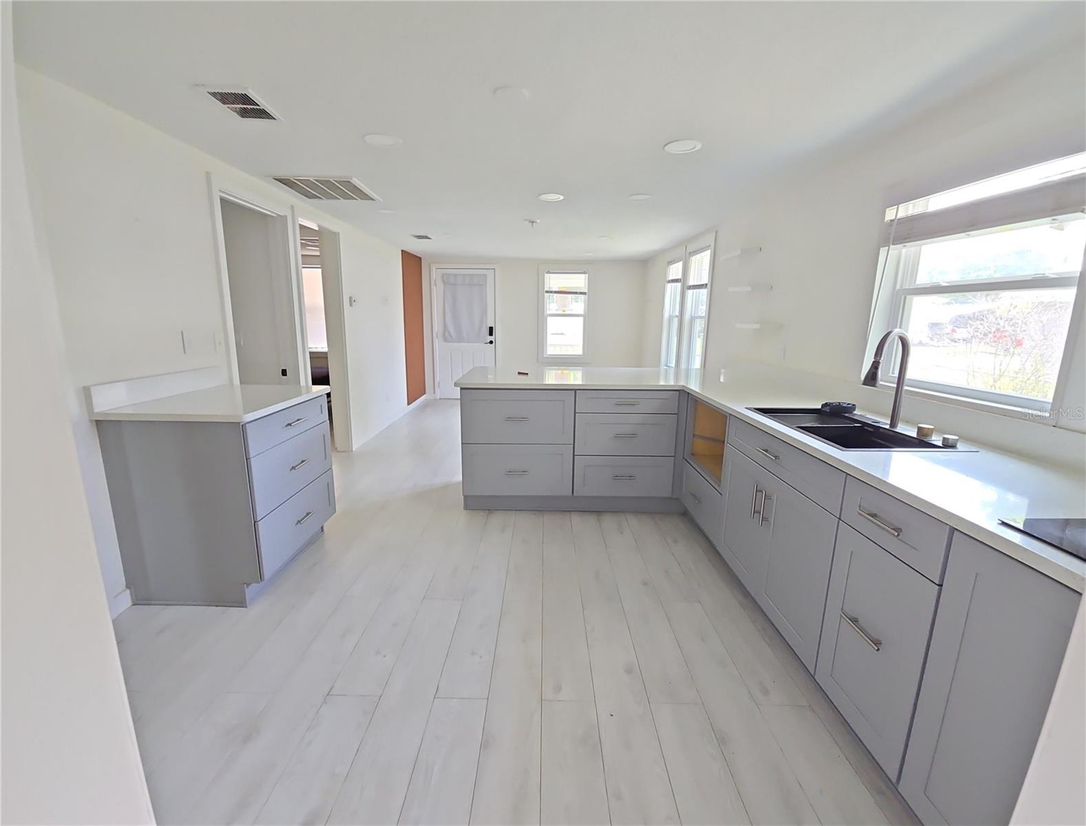 1626 Gar St Property Photo 5