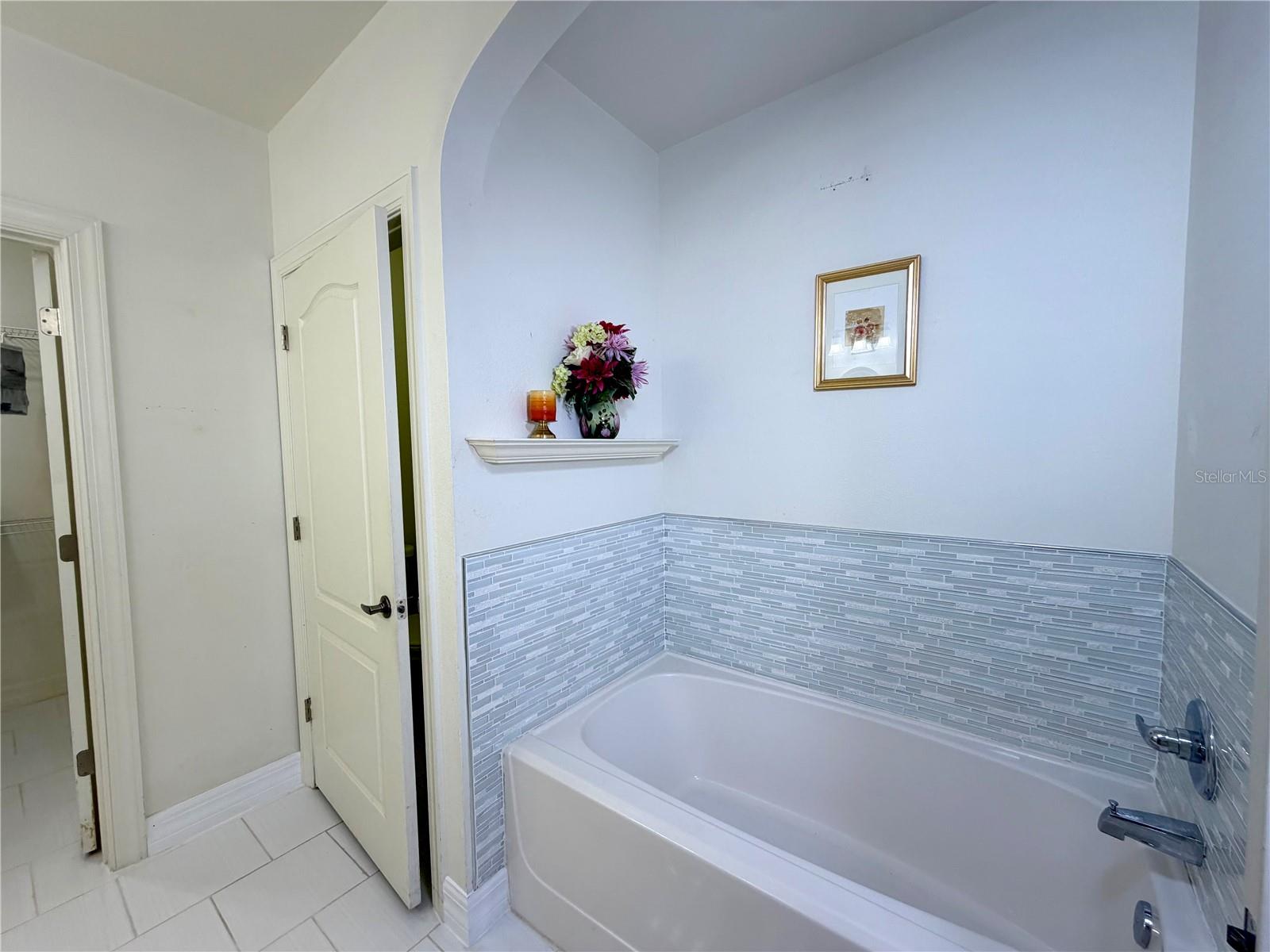 501 Mirasol Cir #308 Property Photo 12