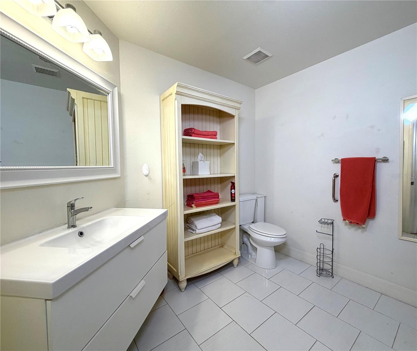 501 Mirasol Cir #308 Property Photo 17