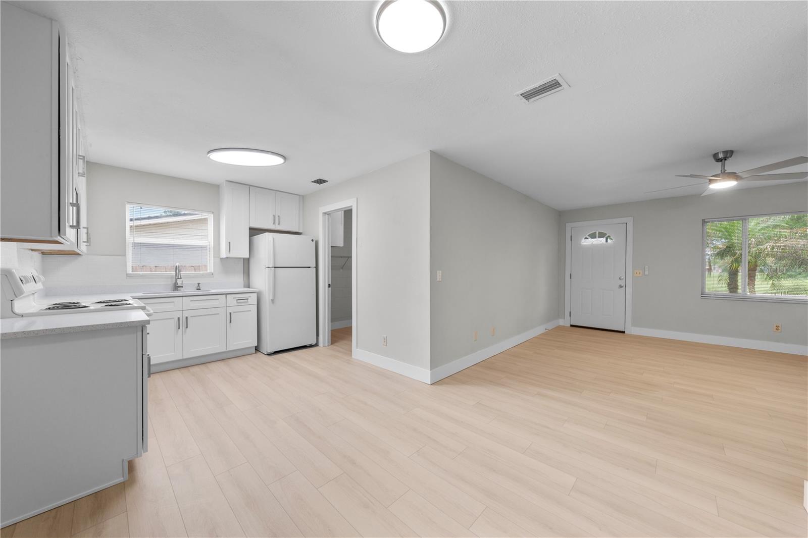 224 California Ave Property Photo 8