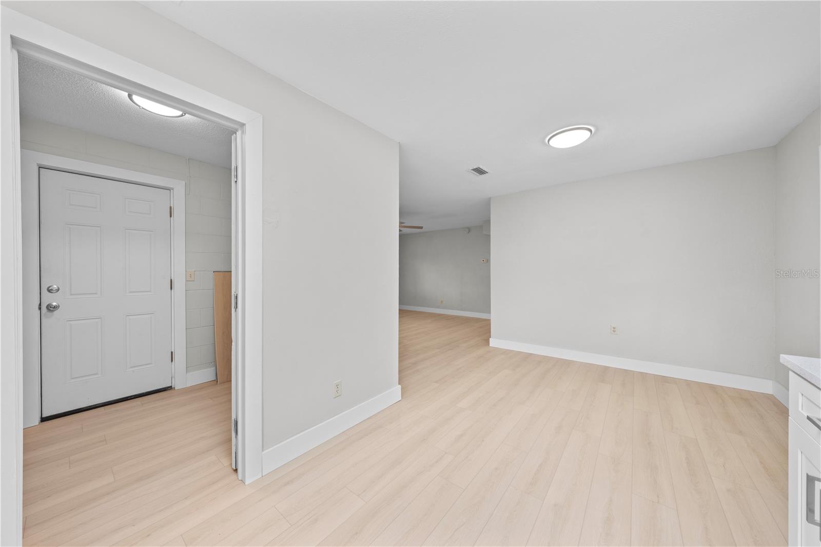 224 California Ave Property Photo 13