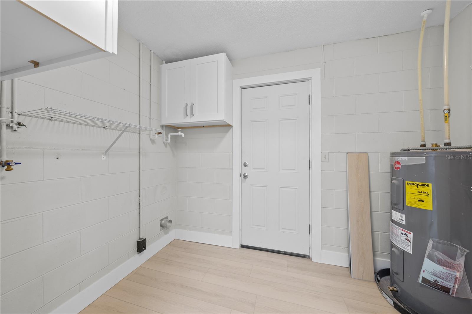 224 California Ave Property Photo 16