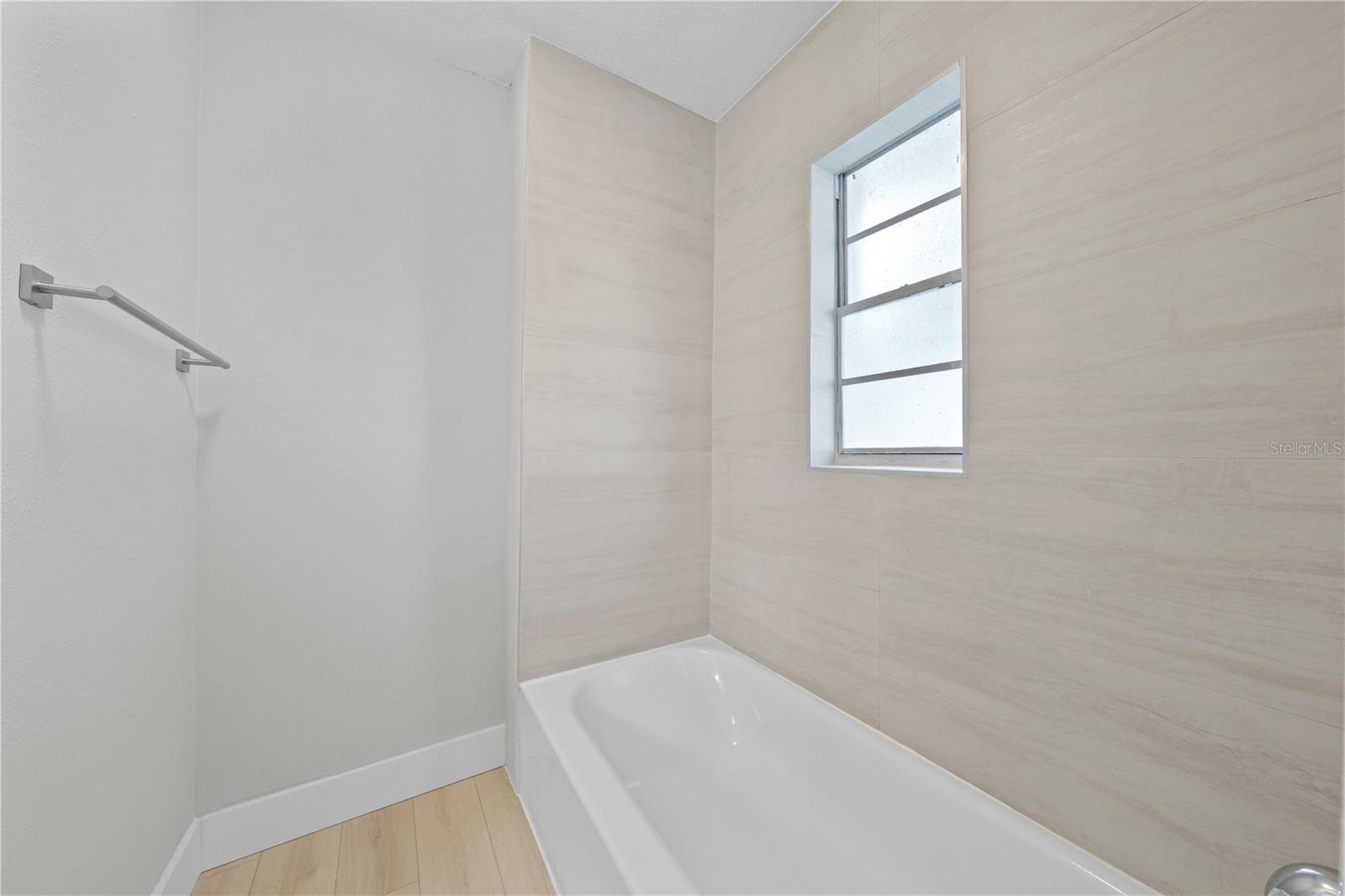 224 California Ave Property Photo 25