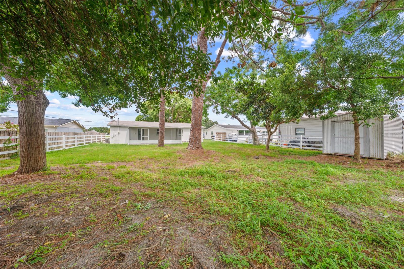 224 California Ave Property Photo 37