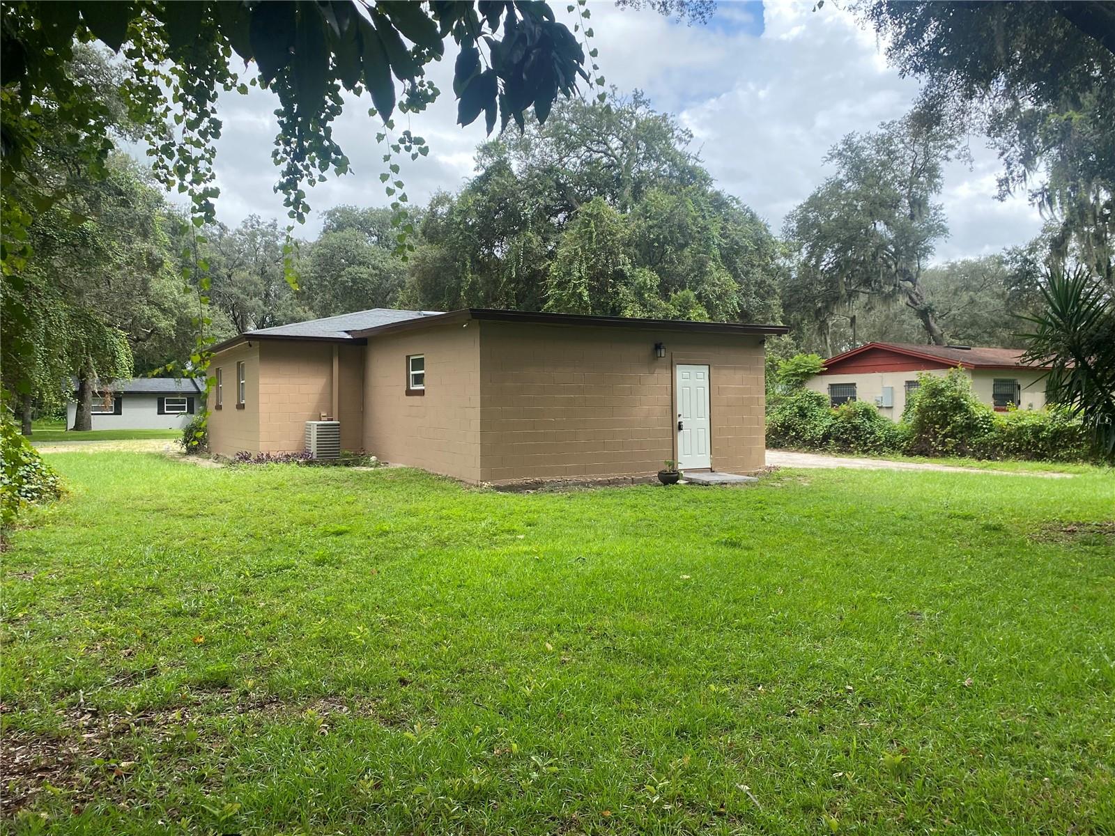 1608 Long Ln Property Photo 4
