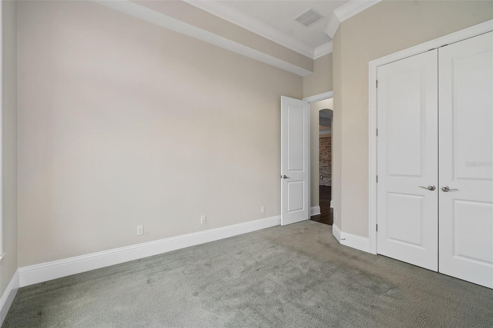 9462 Becker Ct Property Photo 7