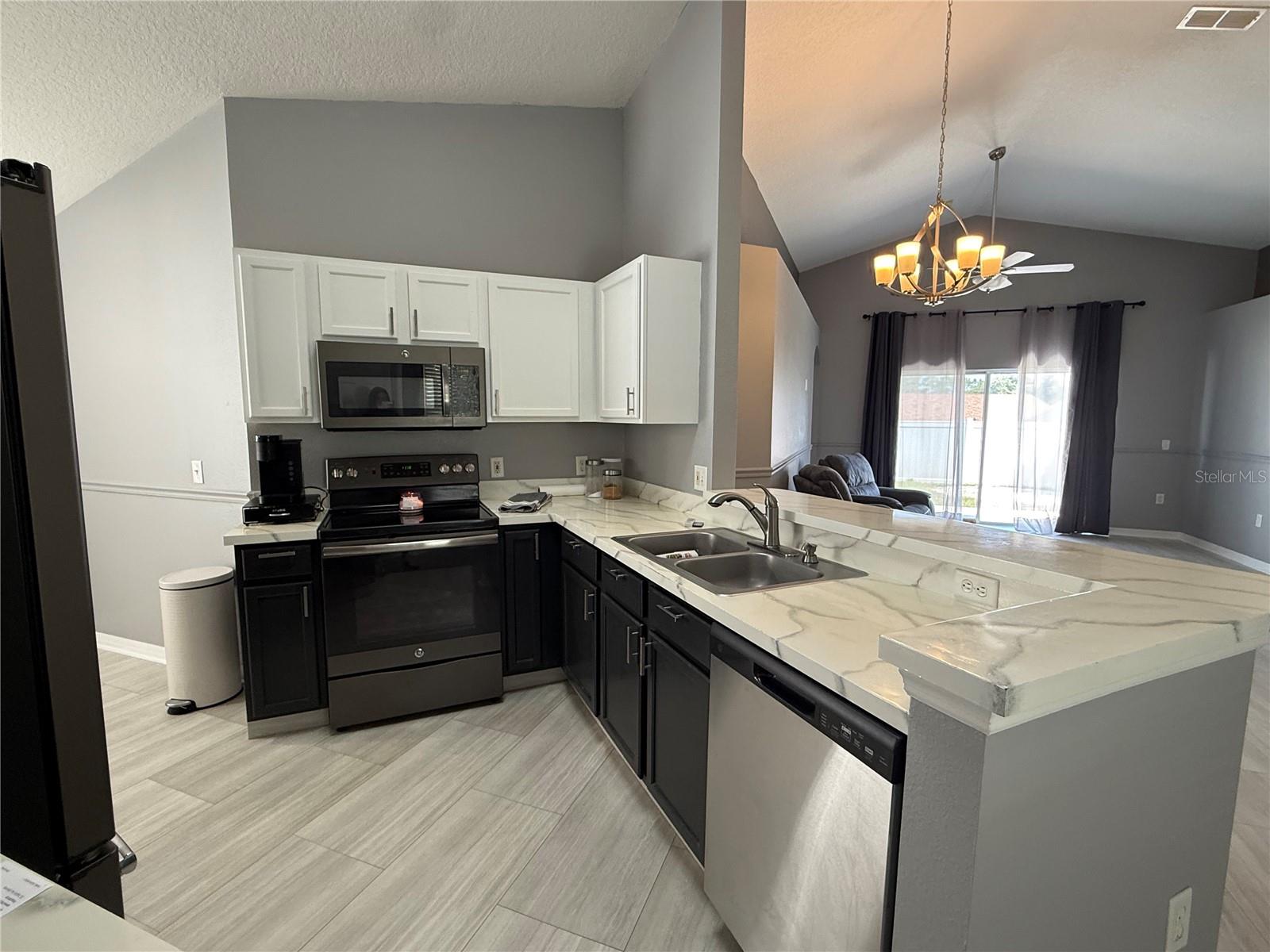 16212 Coopers Hawk Ave Property Photo 5