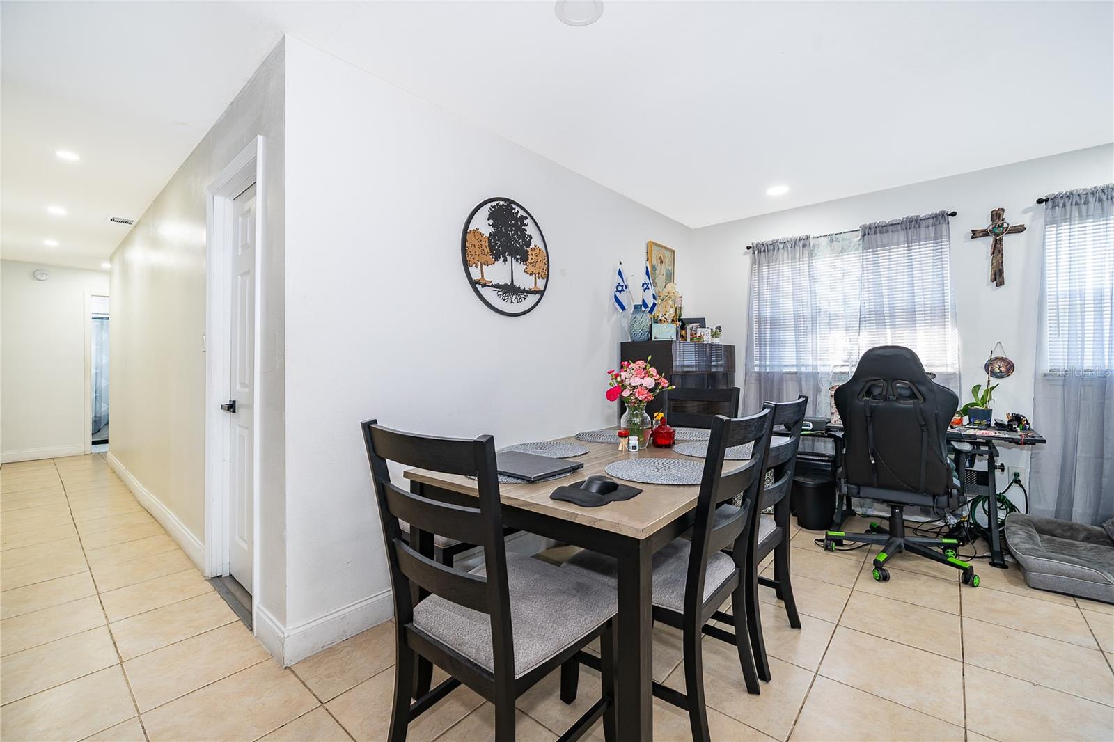 10 E Celeste St Property Photo 11