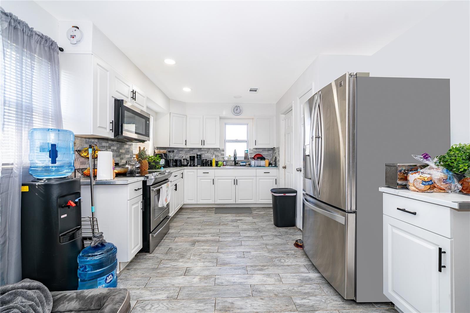 10 E Celeste St Property Photo 15