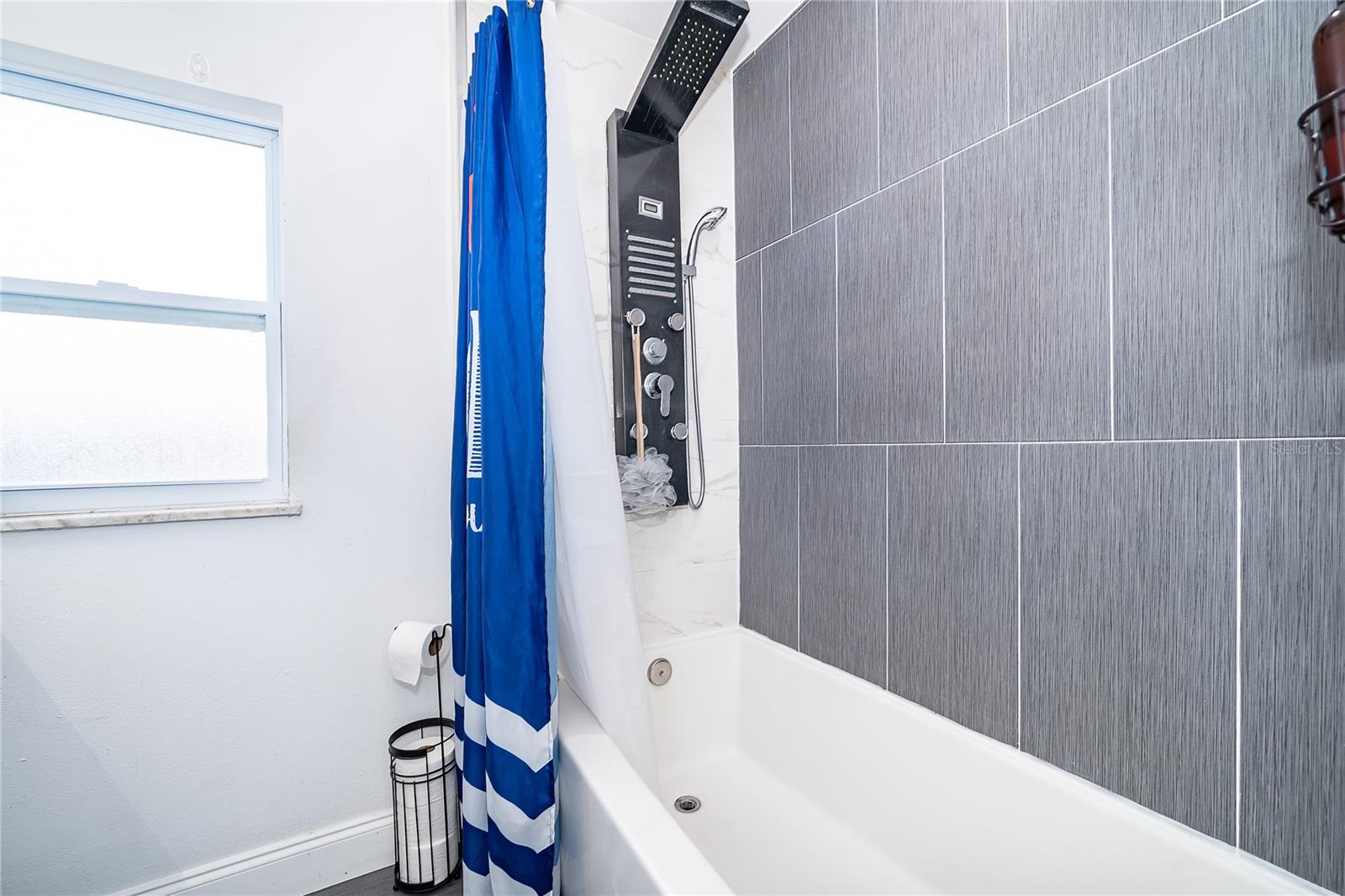 10 E Celeste St Property Photo 19