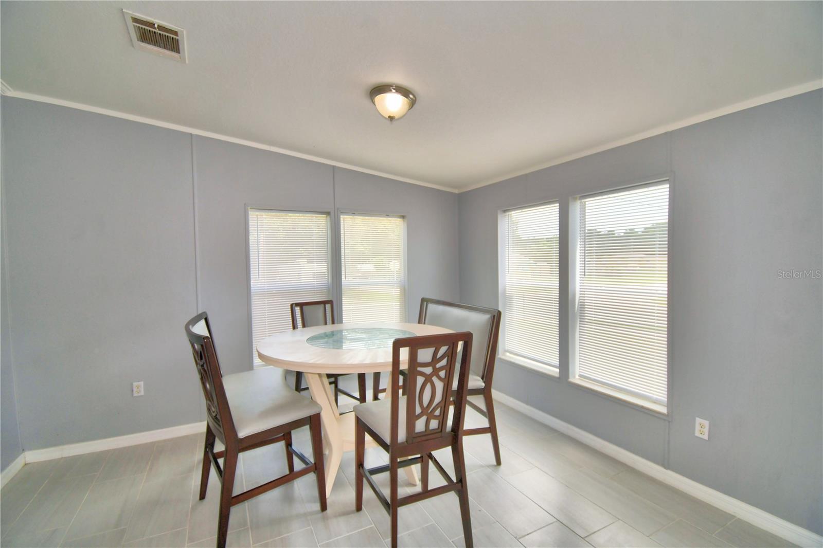 16 E Murphy St Property Photo 9