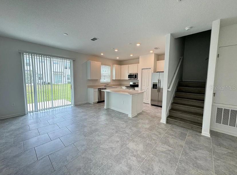 3174 Laurent Loop Property Photo 2