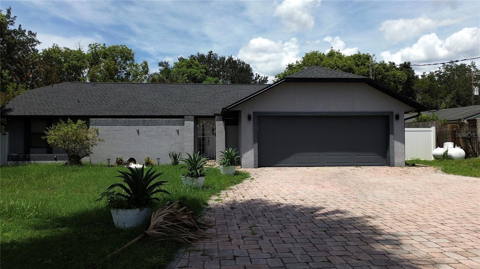 1055 Holden Ave Property Photo