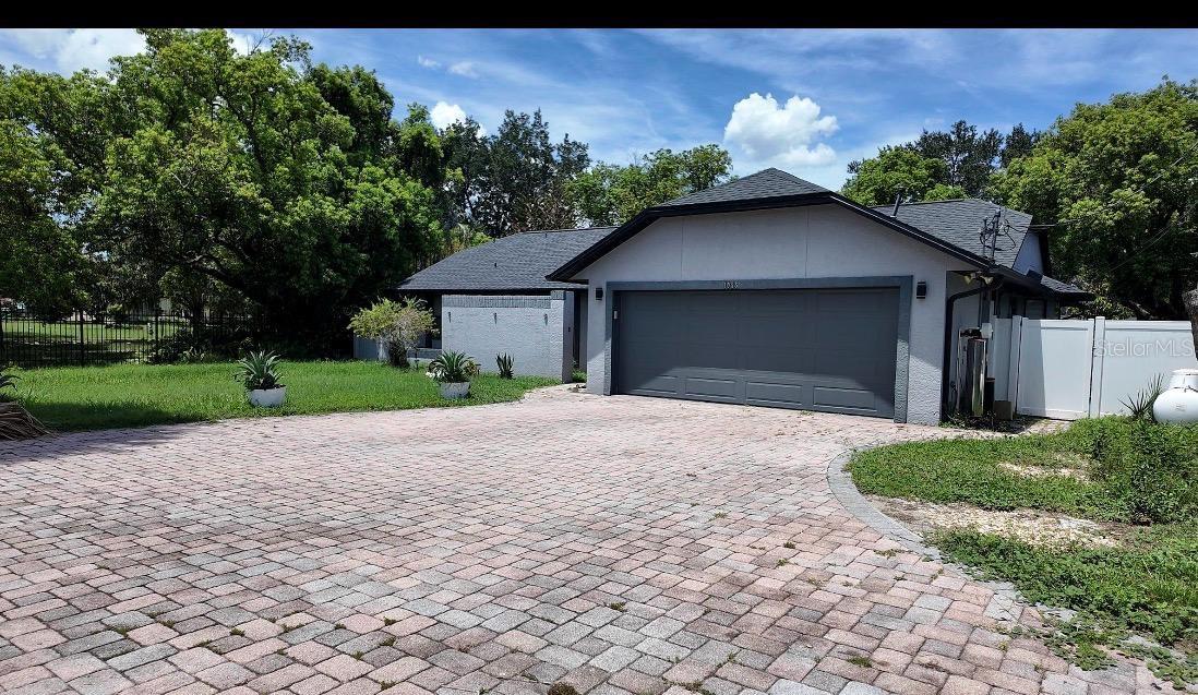 1055 Holden Ave Property Photo
