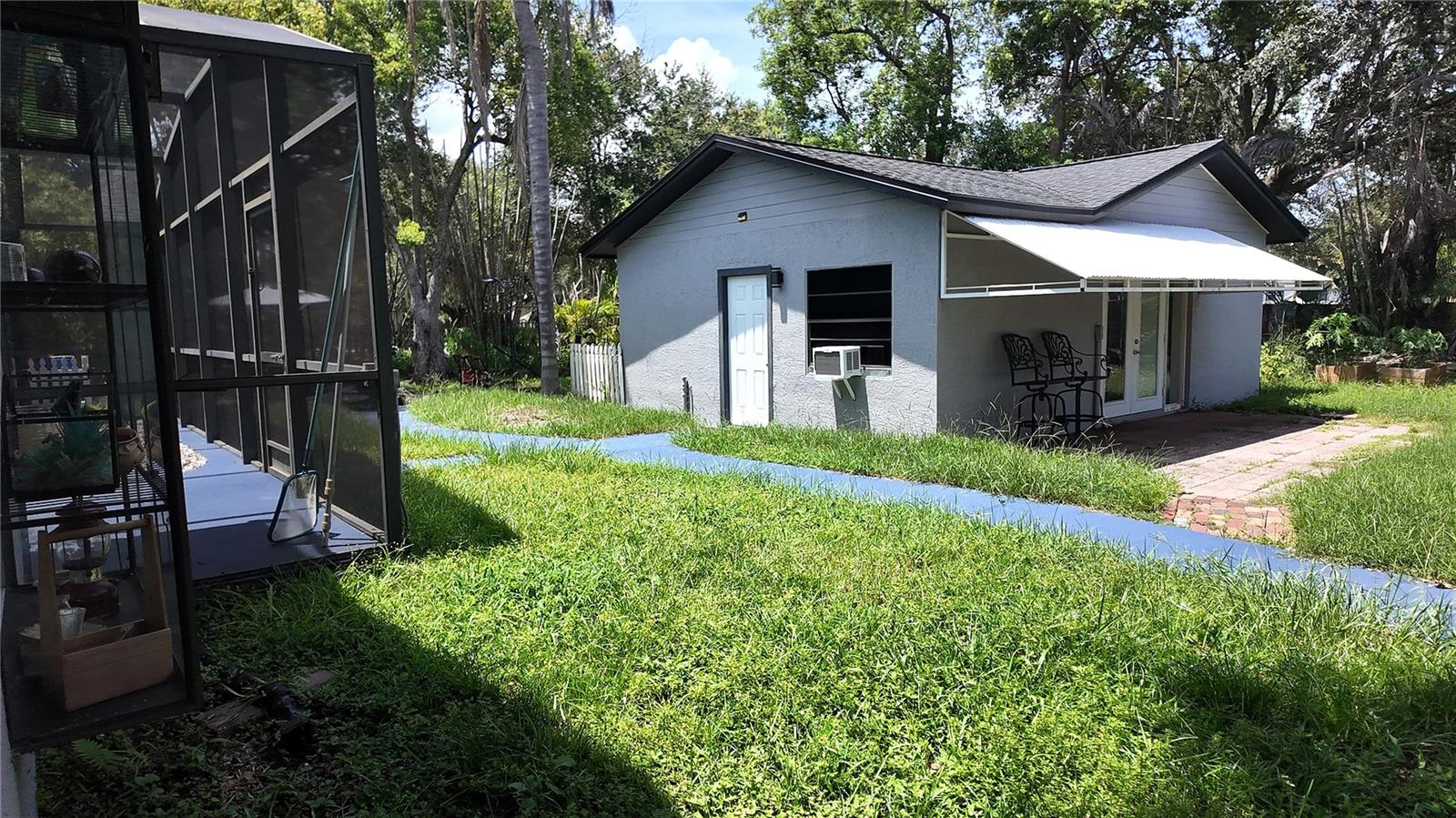 1055 Holden Ave Property Photo 17