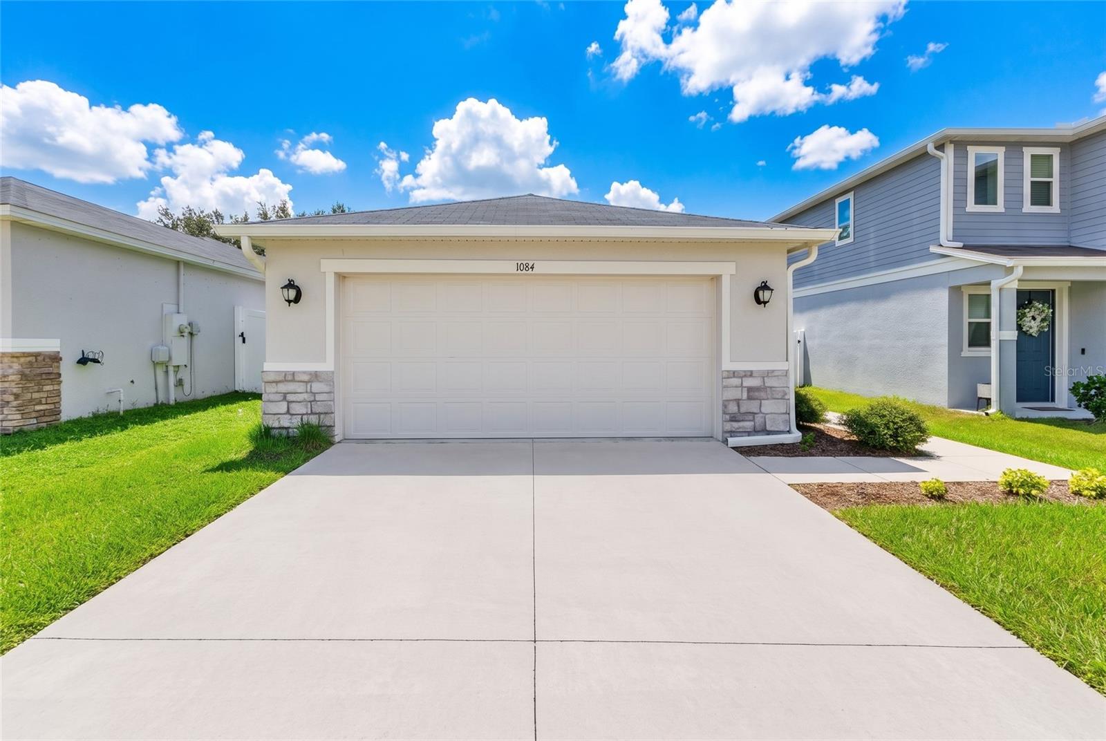 1084 PAPAYA CIR