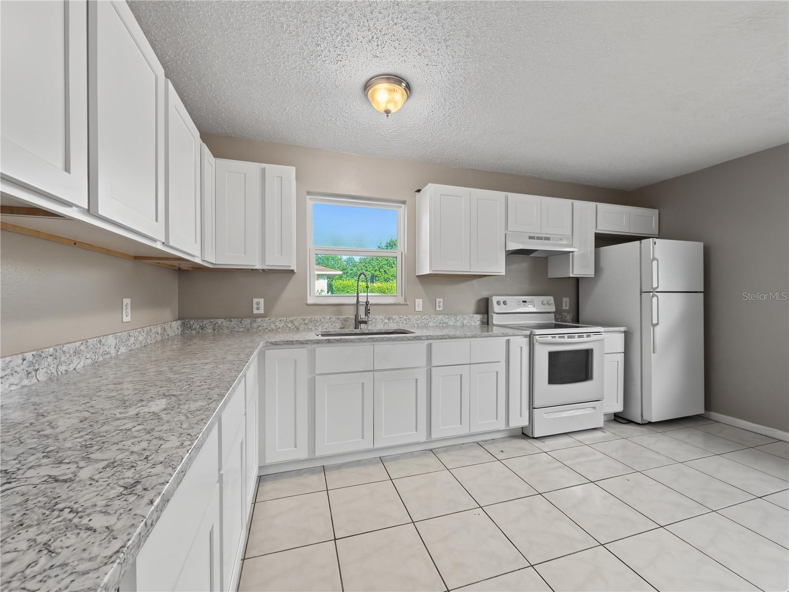 2429 Centennial Blvd Property Photo 12