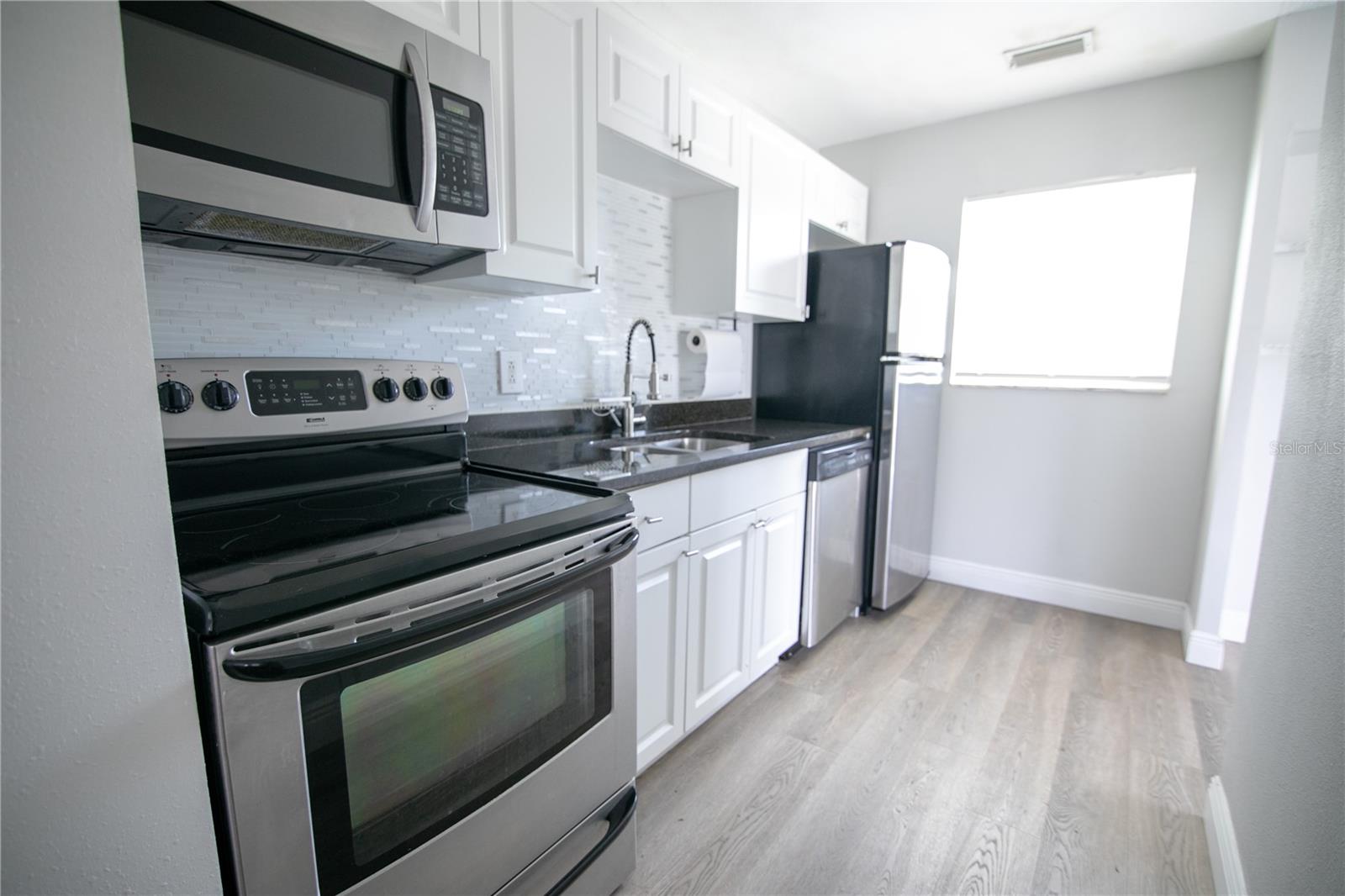 1831 Aaron Ave Property Photo 3