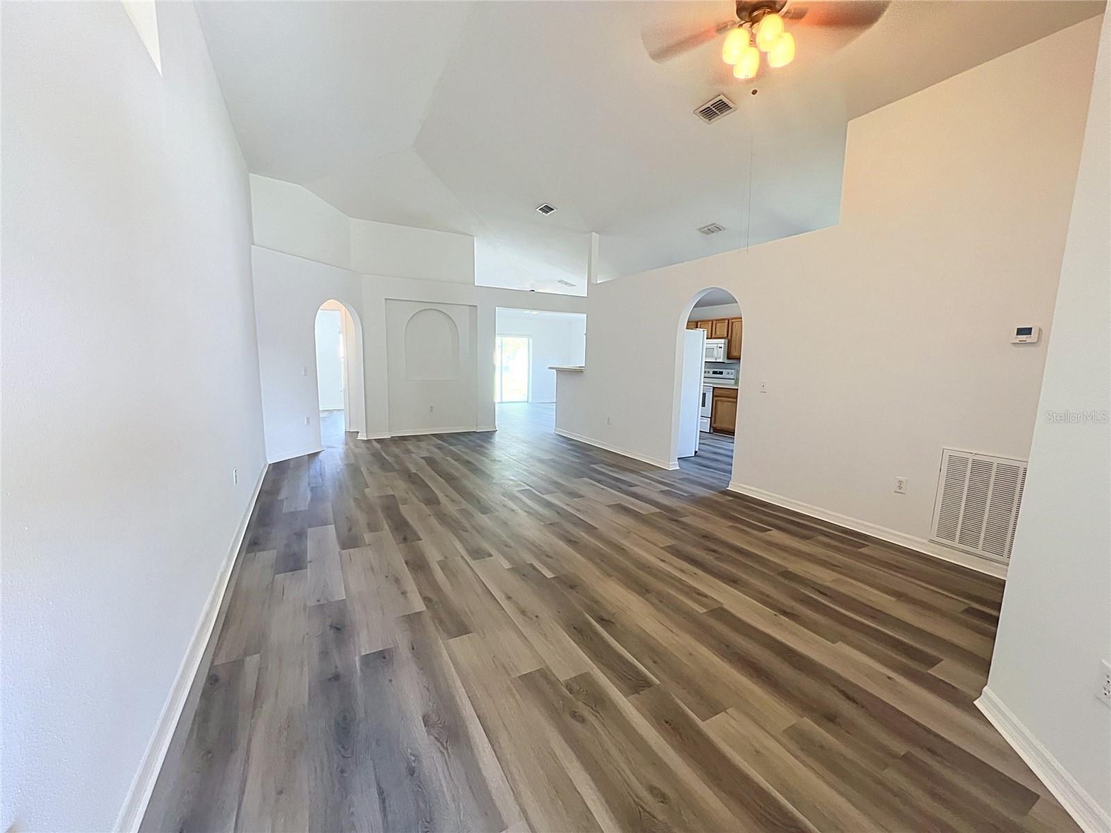 5641 Royal Hills Dr Property Photo 2