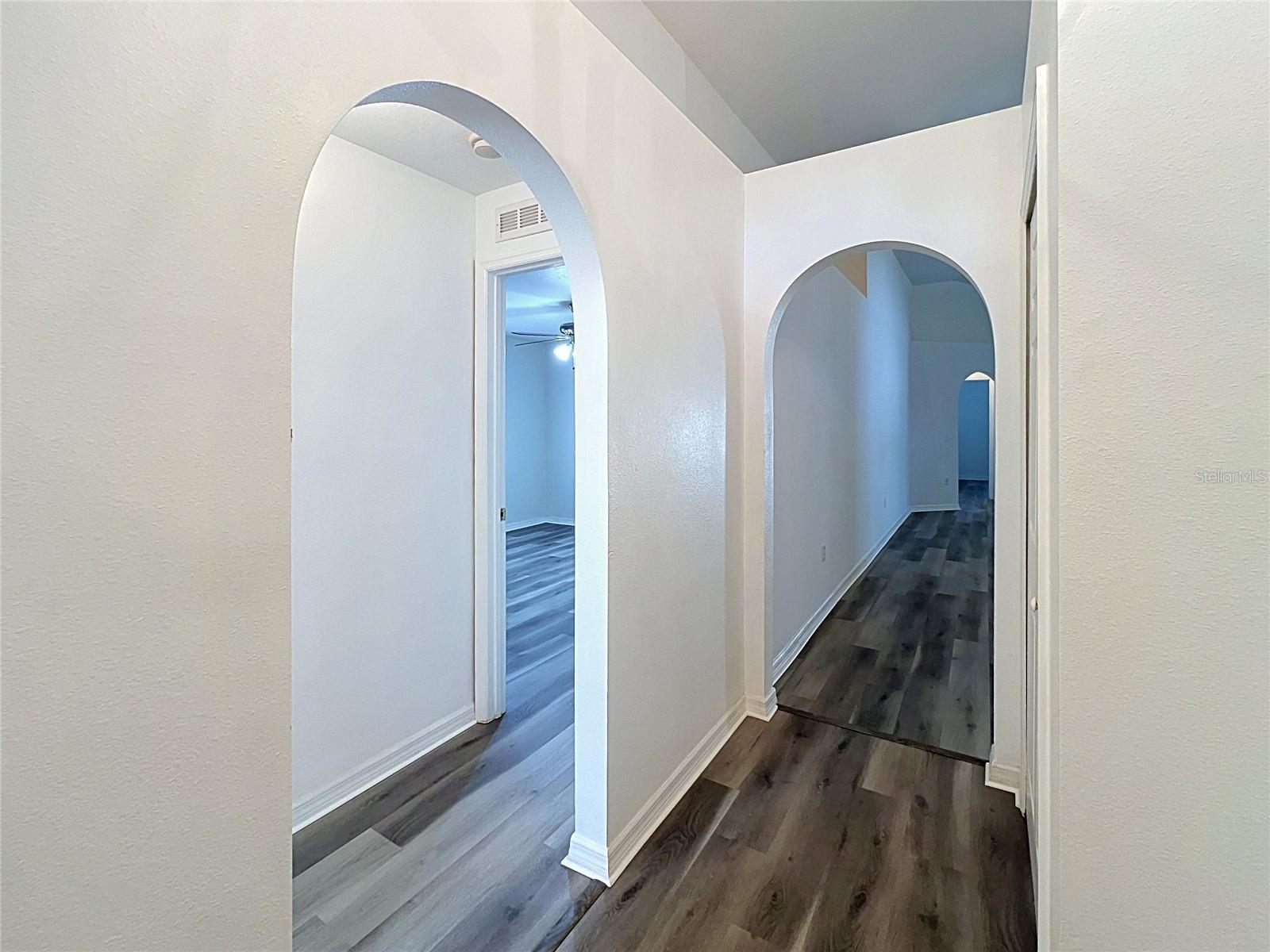 5641 Royal Hills Dr Property Photo 3